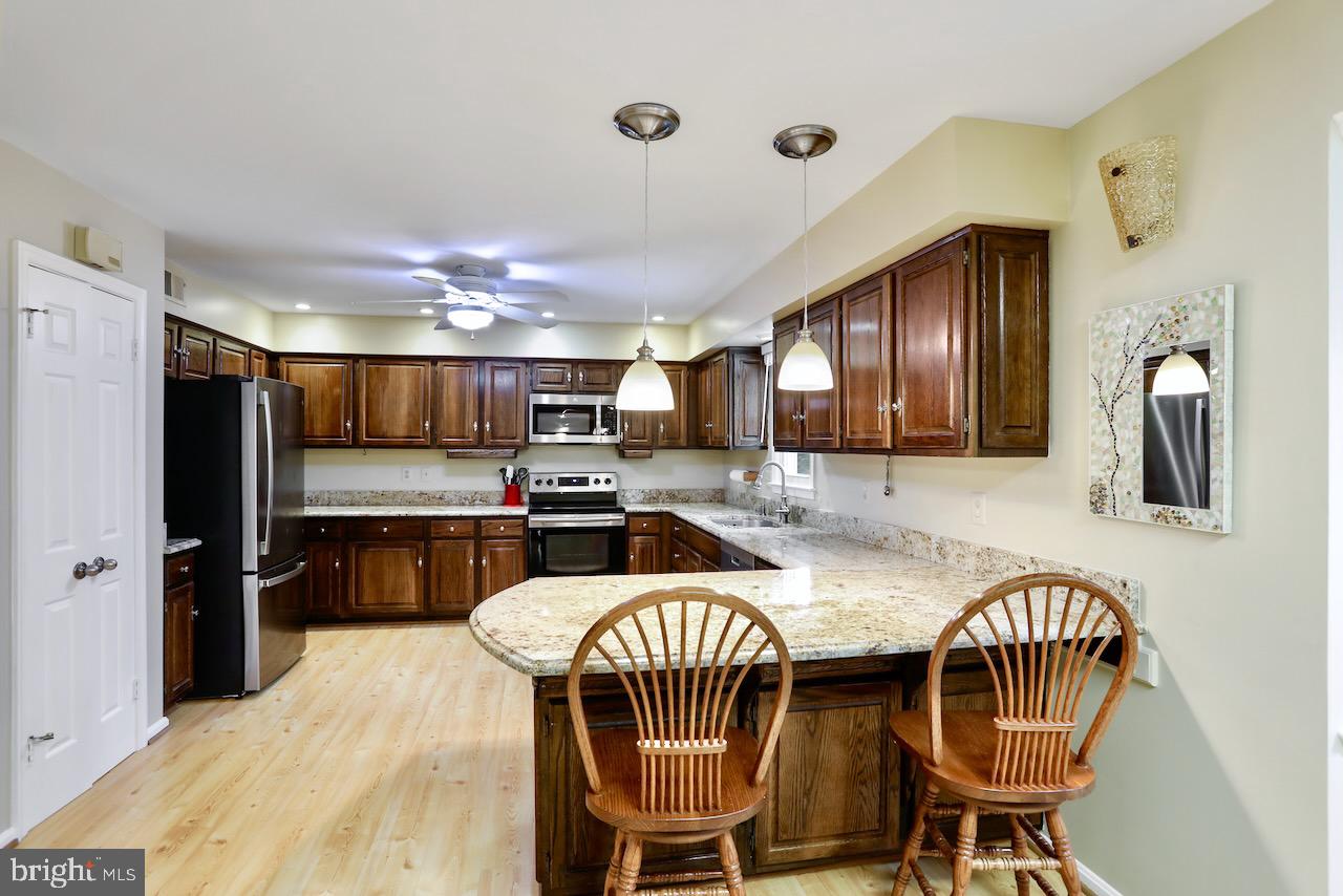 HOLLY KNOLL - Residential