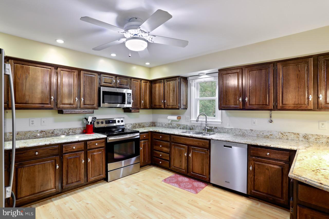 HOLLY KNOLL - Residential