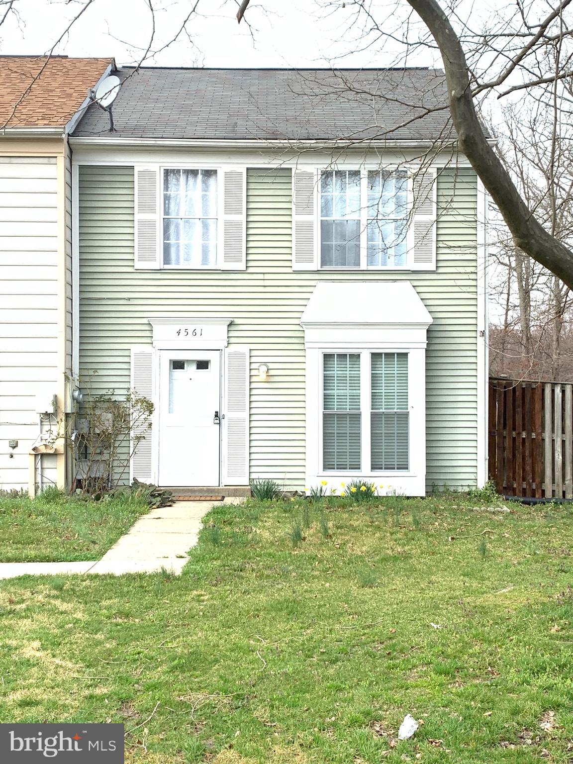 END UNIT TOWNHOME with 3 Bedrooms / 1.5 Baths in ST Charles Lancaster. Enjoy entertaining in the fenced-in backyard or a full space for your pets to enjoy. The home offers GE stainless steel appliances, laminate flooring, and custom window treatment to keep your home cool during the hot months. This home will not last long.