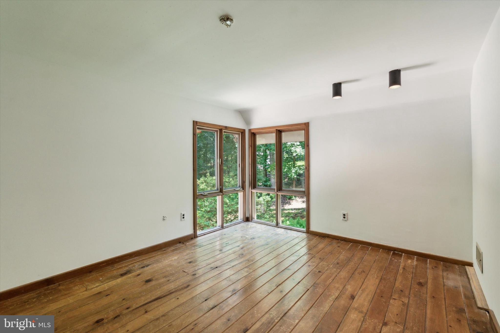 VALLEY FORGE MTN - Residential