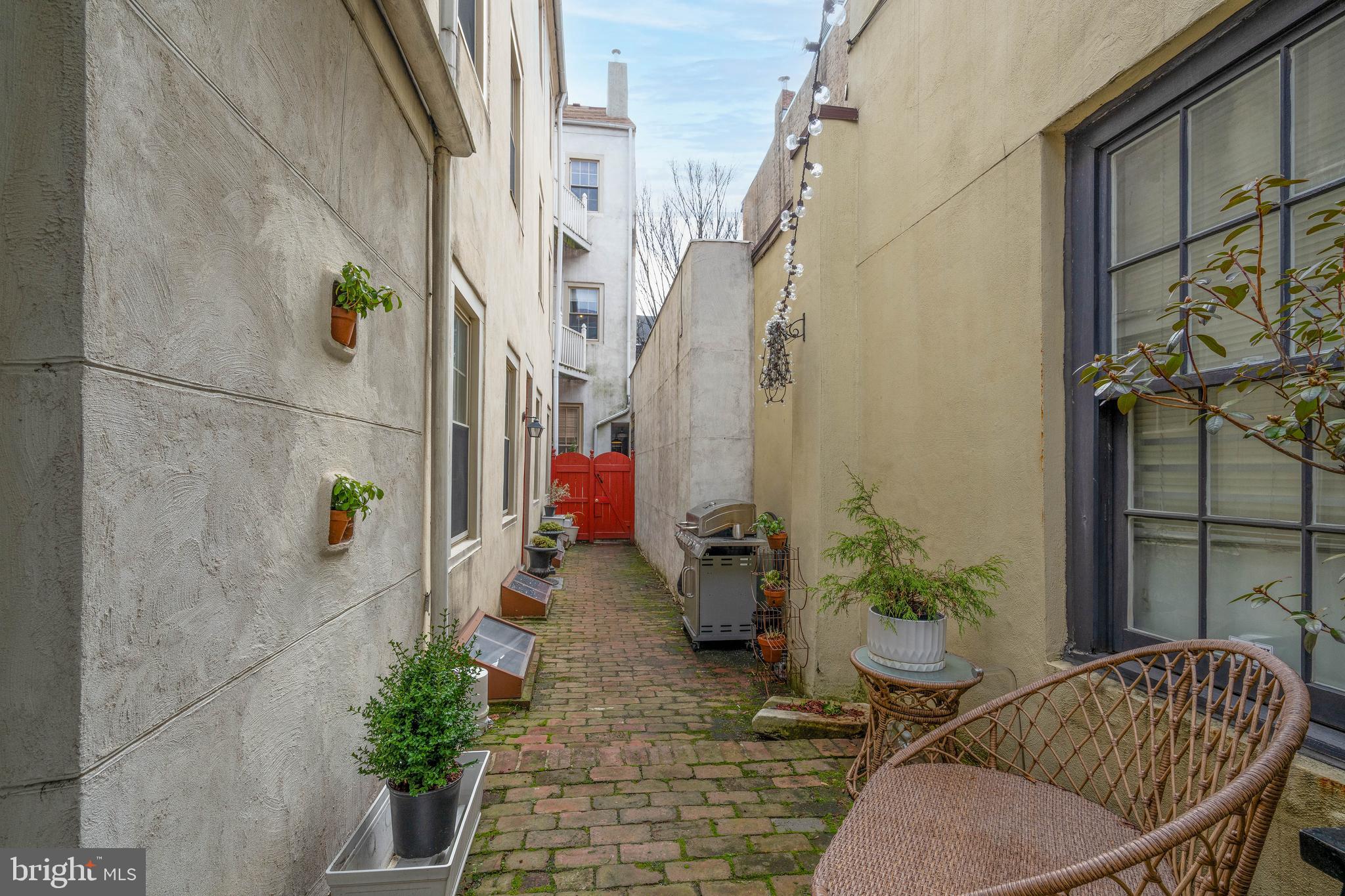 OLD CITY - Residential Income