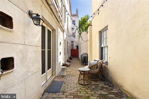 OLD CITY - Residential Income