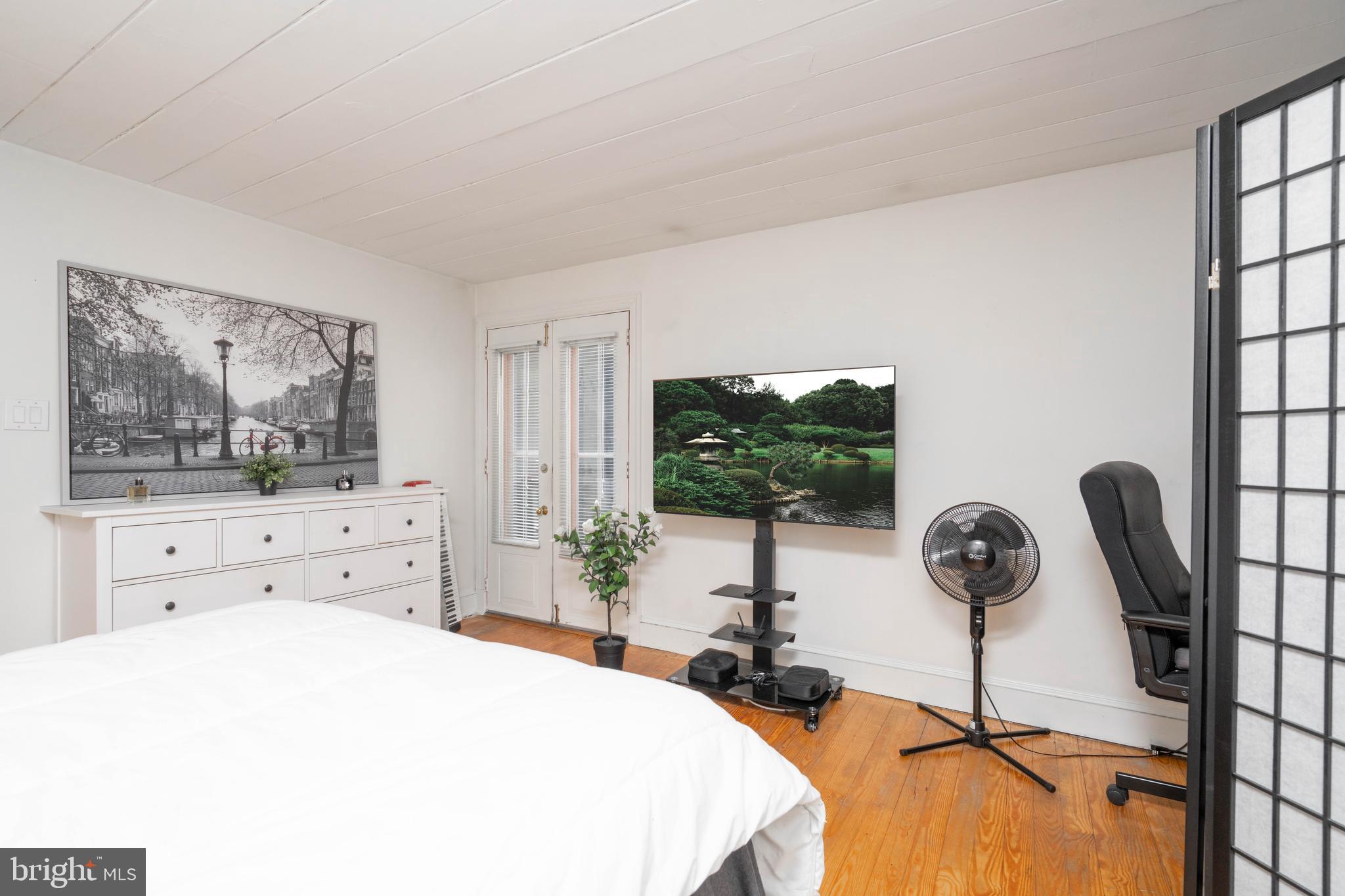 OLD CITY - Residential Income