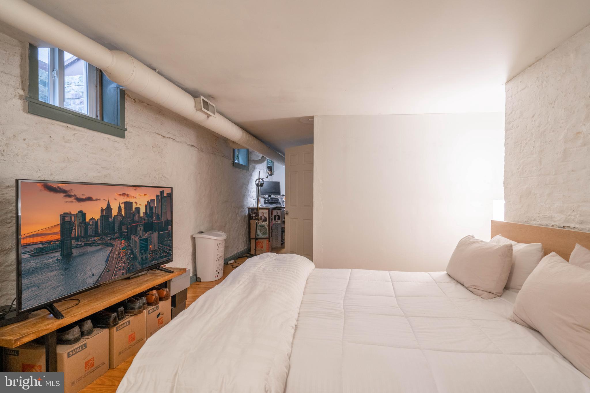 OLD CITY - Residential Income