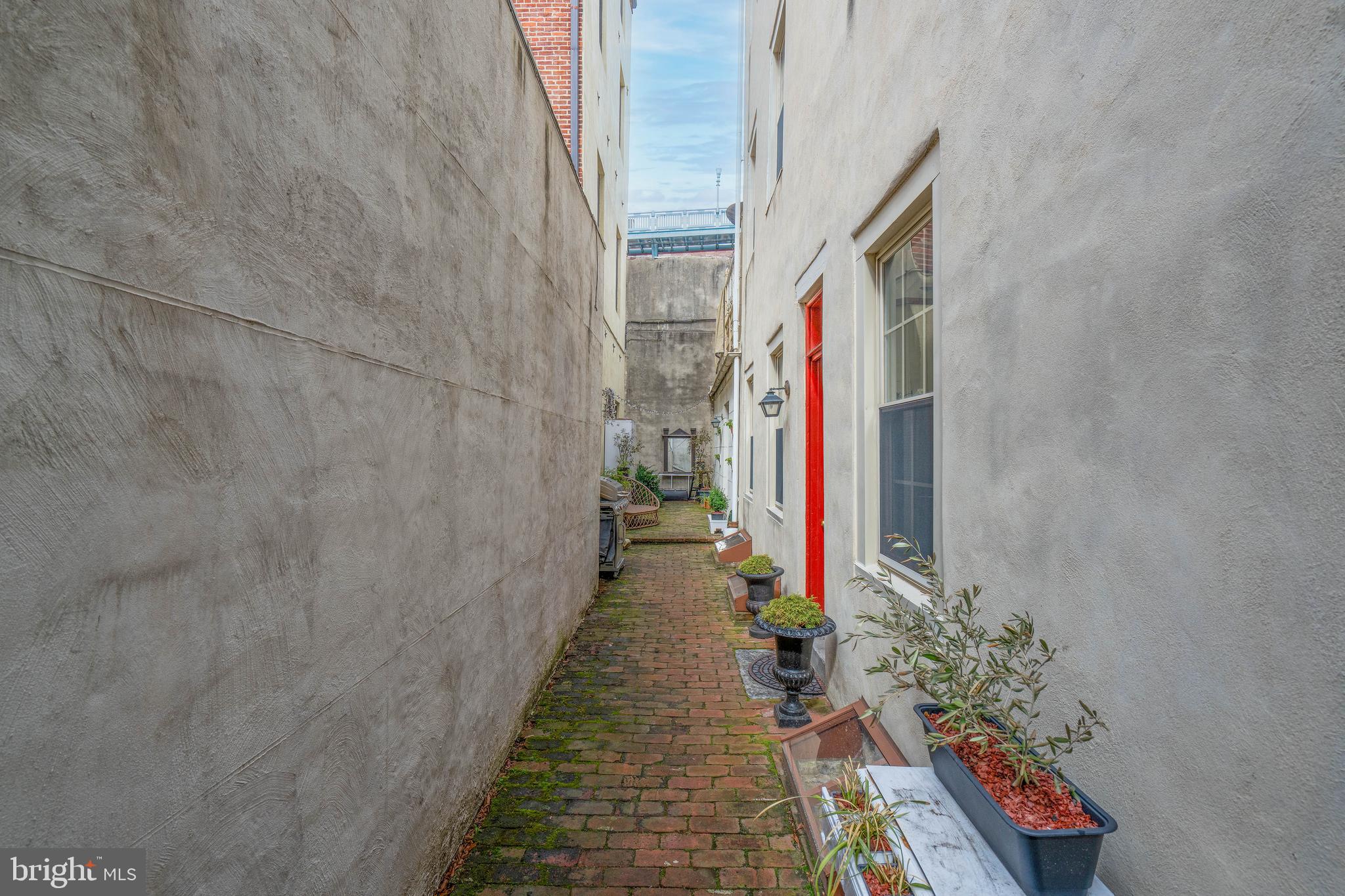 OLD CITY - Residential Income