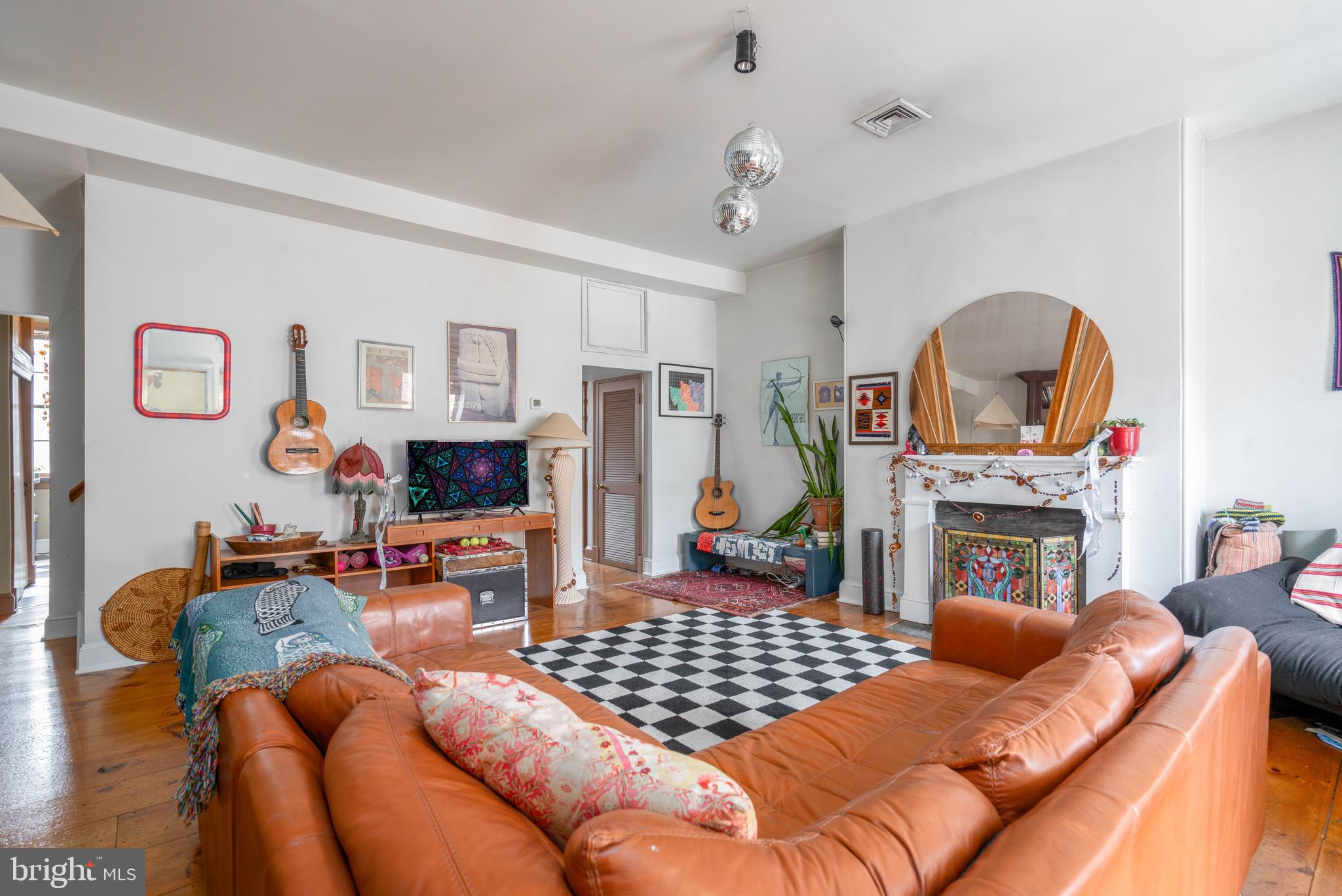 OLD CITY - Residential Income