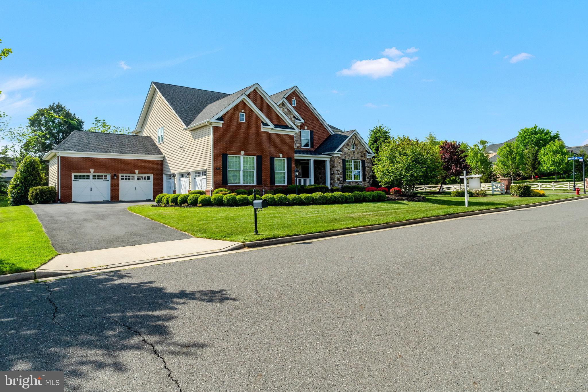 LENAH MILL - THE EXECUTIVES - Residential