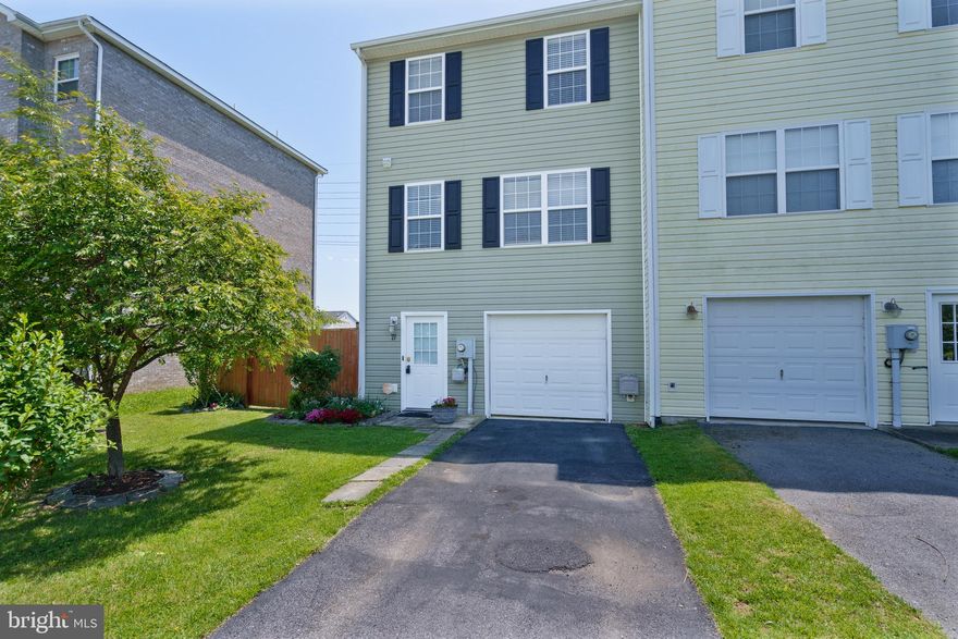 Beautiful End-Unit Townhouse in Martinsburg, WV – 3 Beds, 2.5 Baths
Don't miss this well-maintained, spacious end-unit townhouse featuring three finished levels of comfortable living space. This home offers 3 bedrooms, 2.5 bathrooms, and fresh updates including new paint and flooring throughout.

Enjoy a bright, open layout with a fully equipped kitchen that includes all appliances, plus a convenient clothes washer and dryer. The lower level provides additional living space—perfect for a family room, home office, or guest area.

Outside, the property features a one-car garage, paved parking, fenced side and rear yards, and a partially covered rear deck—ideal for outdoor entertaining or relaxing. This home shows very well and is move-in ready!