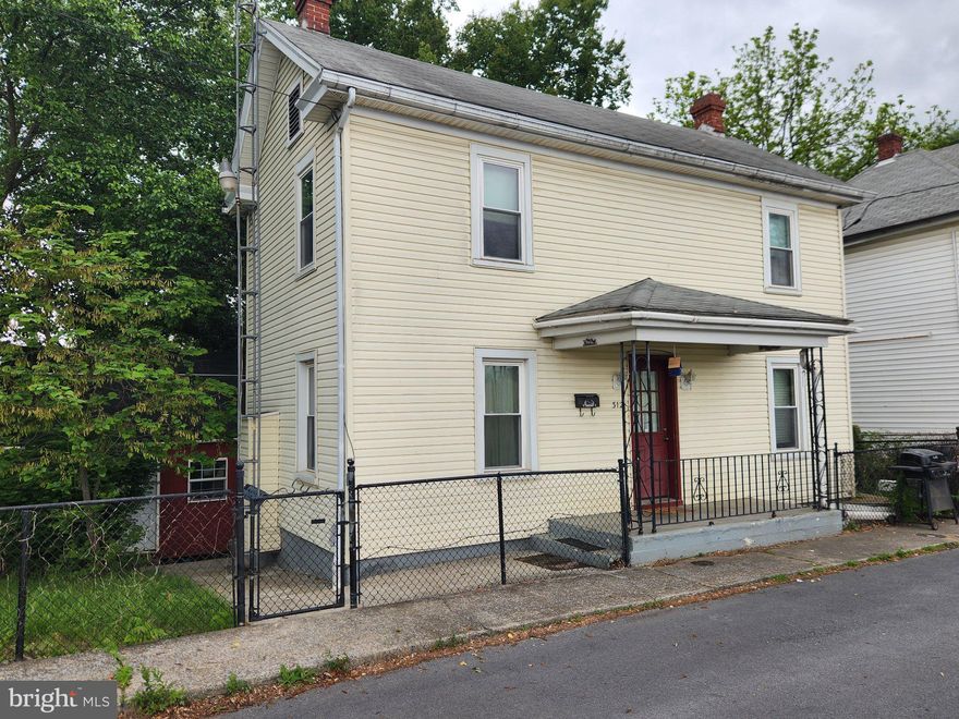Investment Opportunity!
Two-bedroom, 1.5-bath home offering nearly 1,000 square feet situated on a spacious double lot. The fenced yard provides plenty of room for outdoor activities, entertaining, or pets, or may offer potential for another home or future expansion.
Ideal for a first-time homebuyer or investor — live in the home, rent it out, or explore development possibilities on the extra lot. Property is being sold as-is but is in good shape.
Features include:
Large fenced yard
Double lot with possible building opportunity
Two storage sheds, including one oversized shed
Washer and dryer included
Great investment or starter home potential

agent is seller