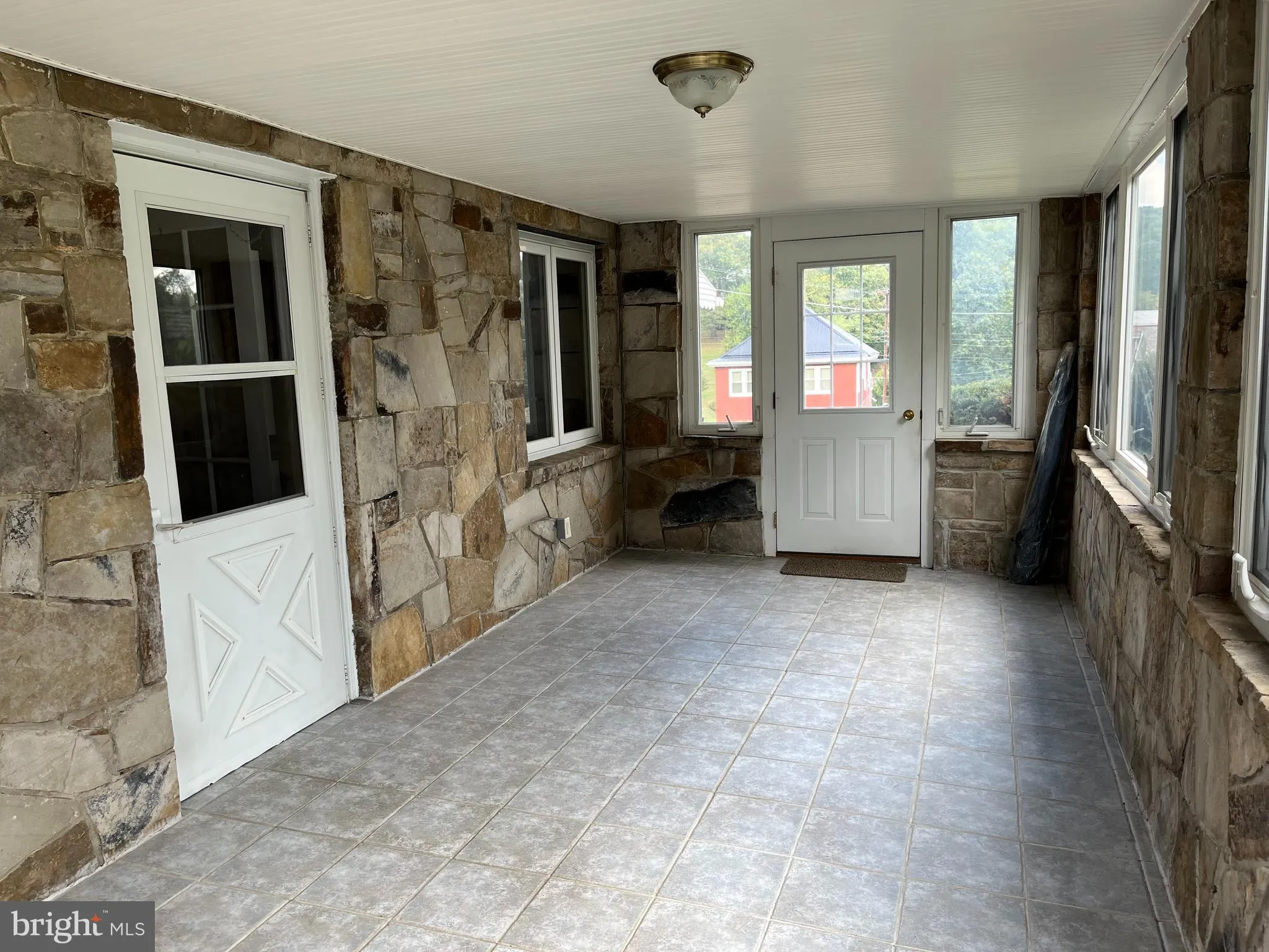 Hancock, Maryland 21750, United States, 3 Bedrooms Bedrooms, ,2 BathroomsBathrooms,Residential,Active,218297