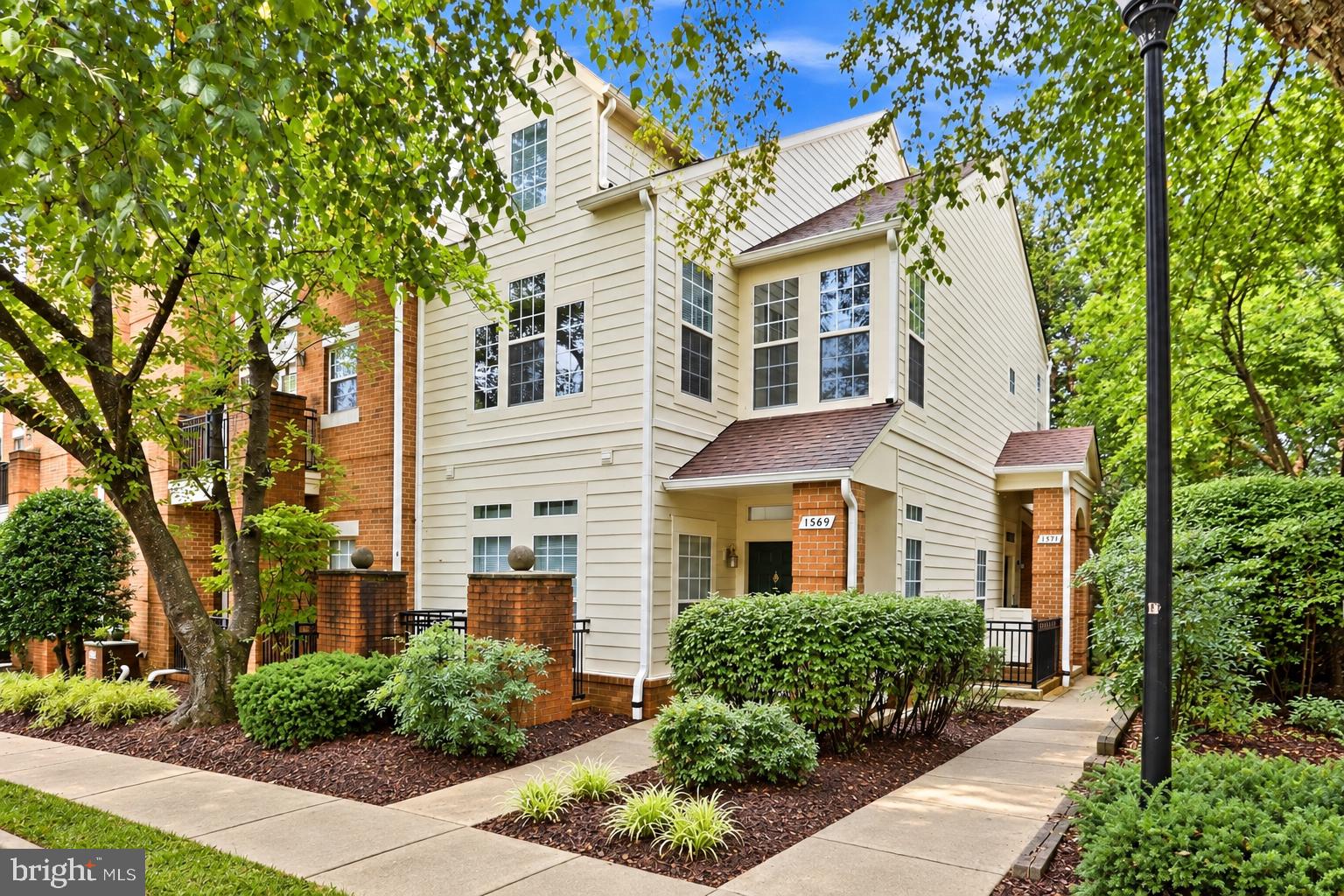 1369 GARDEN WALL CIRCLE 714