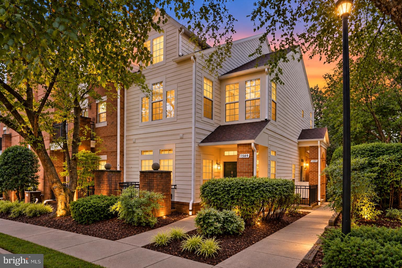 1369 GARDEN WALL CIRCLE 714