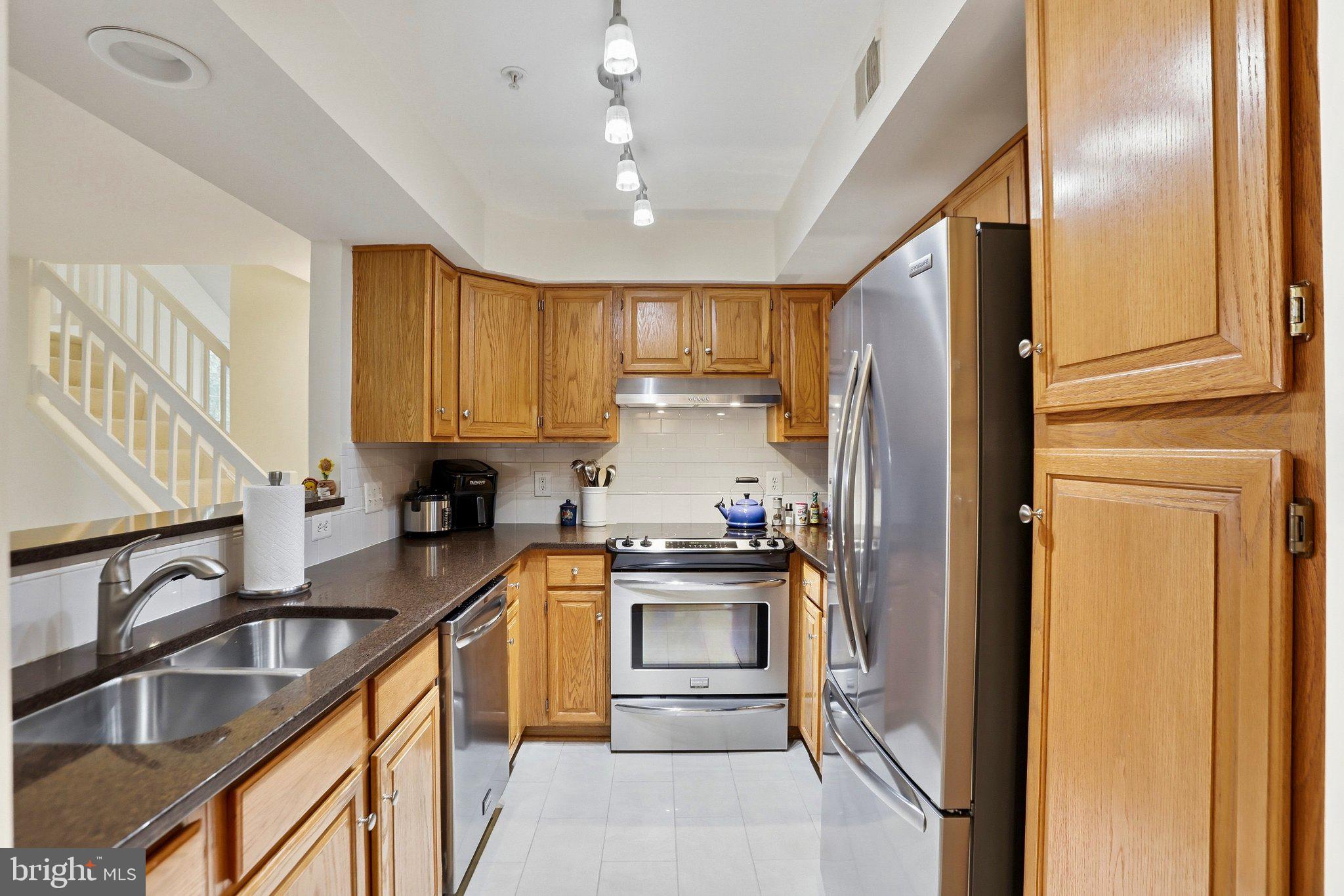 1369 GARDEN WALL CIRCLE 714