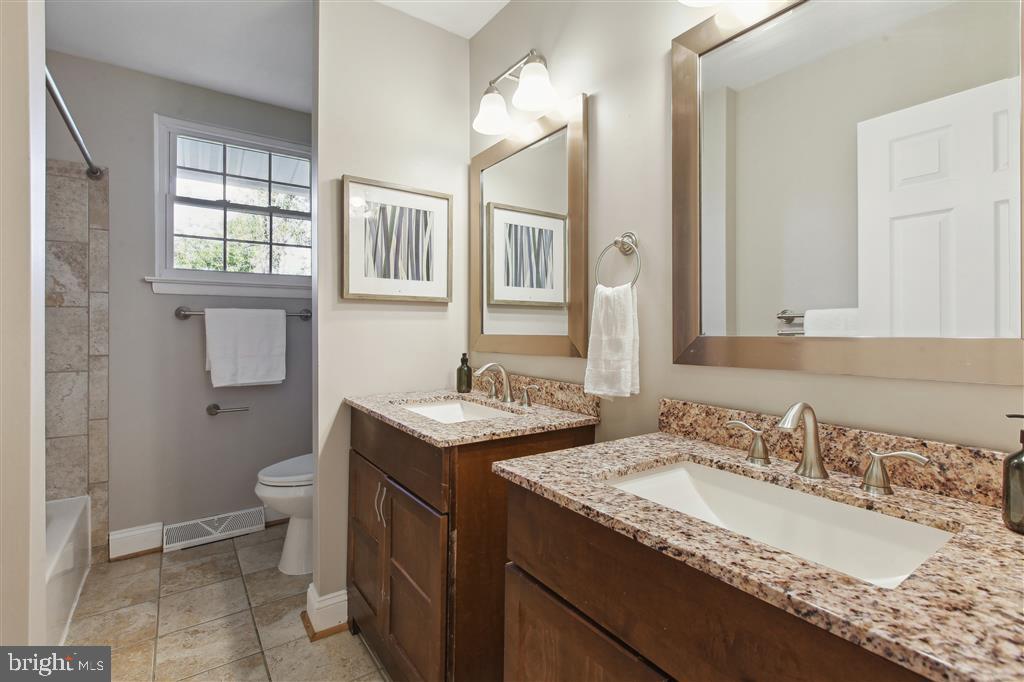 KINGS POINT - Residential