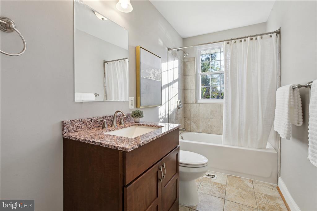 KINGS POINT - Residential