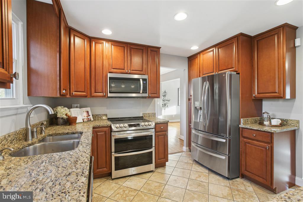 KINGS POINT - Residential