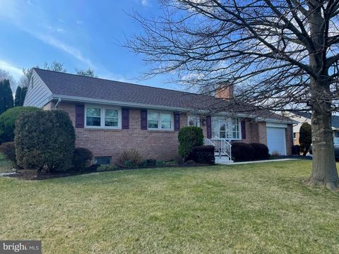 Photo of 18 GLENDALE DR, LANCASTER, PA 17602 (MLS # PALA2032232)