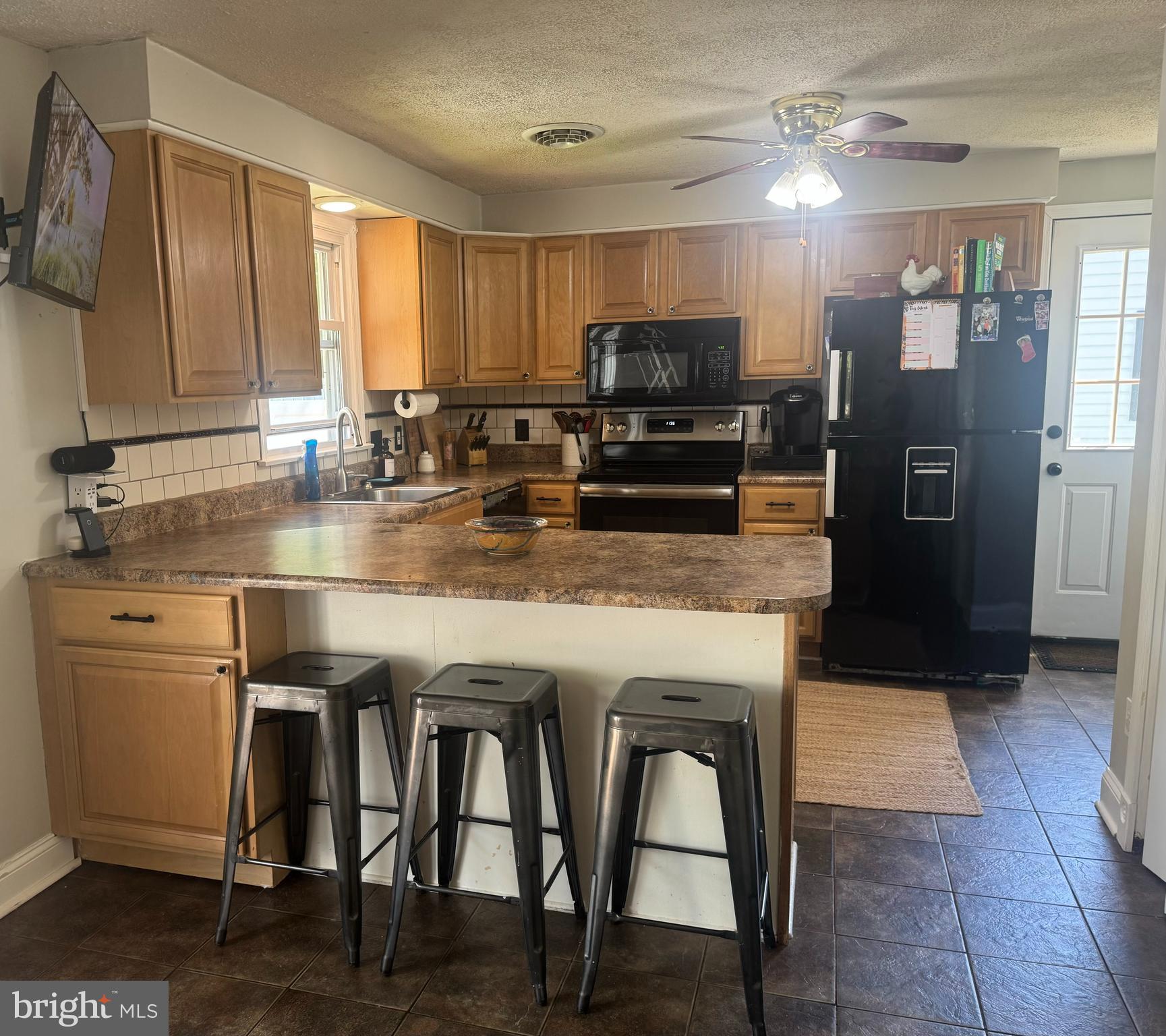 15 DIXON COURT