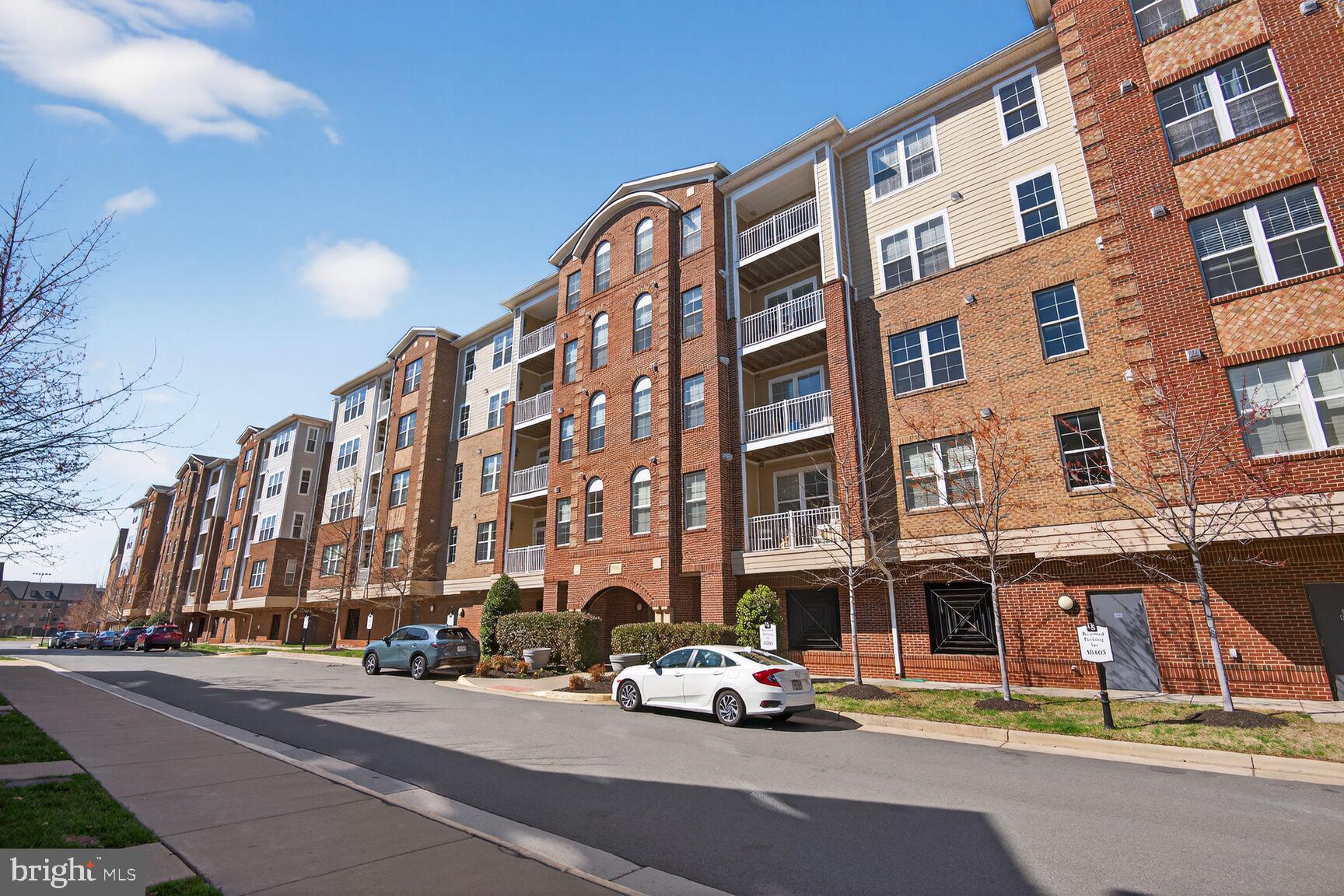 DISCOVERY SQUARE - Residential