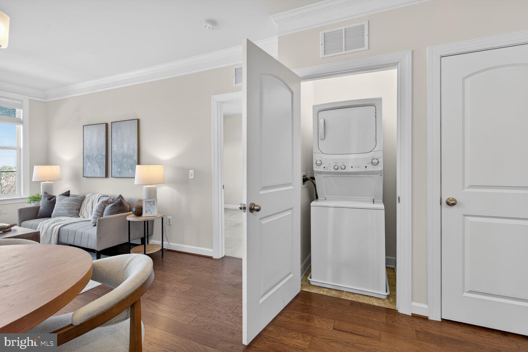 DISCOVERY SQUARE - Residential