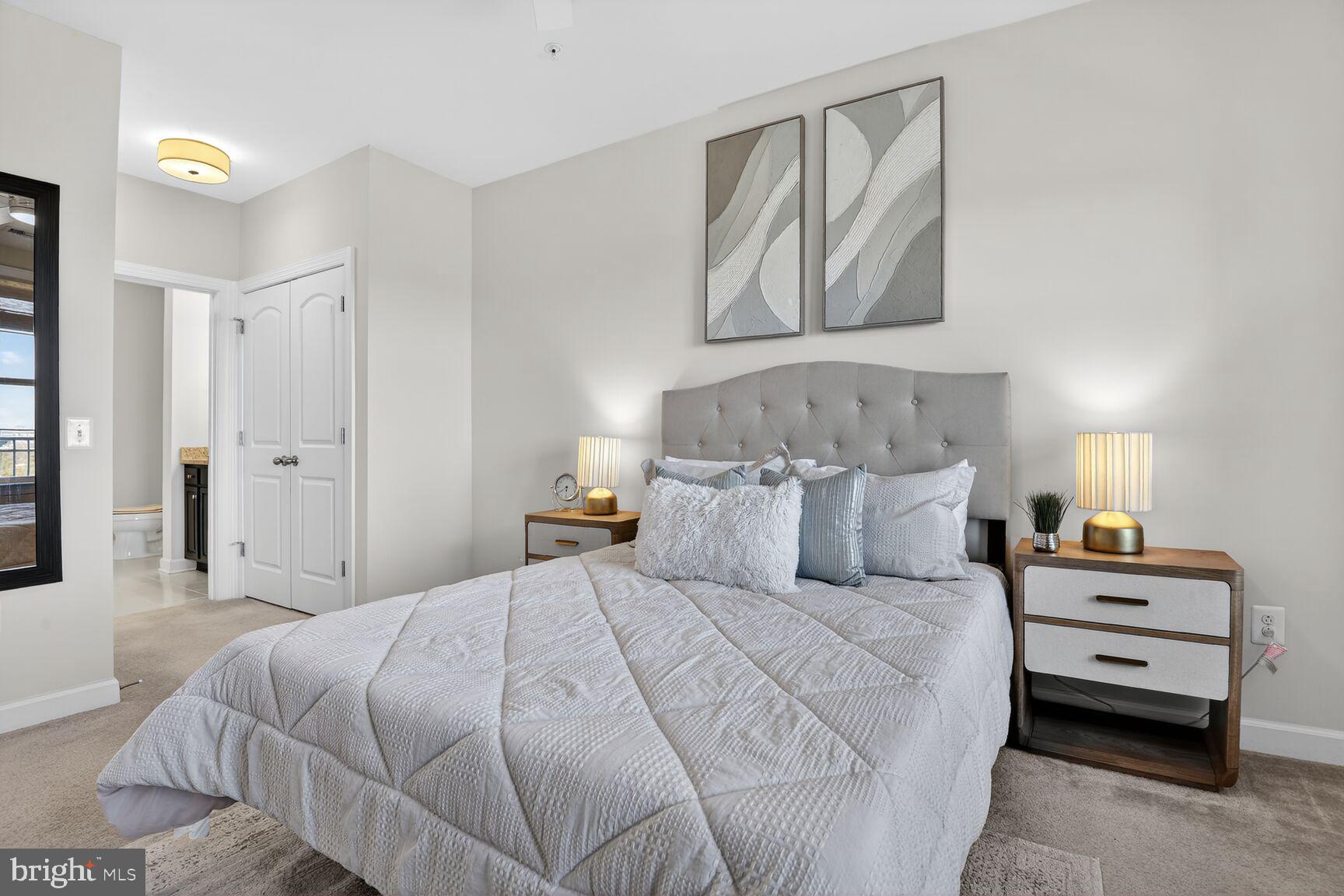 DISCOVERY SQUARE - Residential