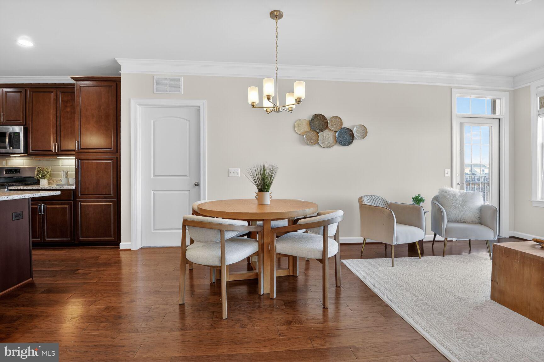 DISCOVERY SQUARE - Residential