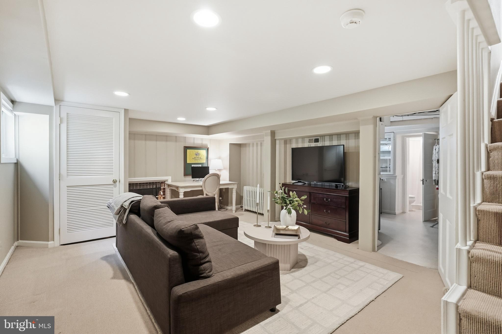 CHEVY CHASE - Residential