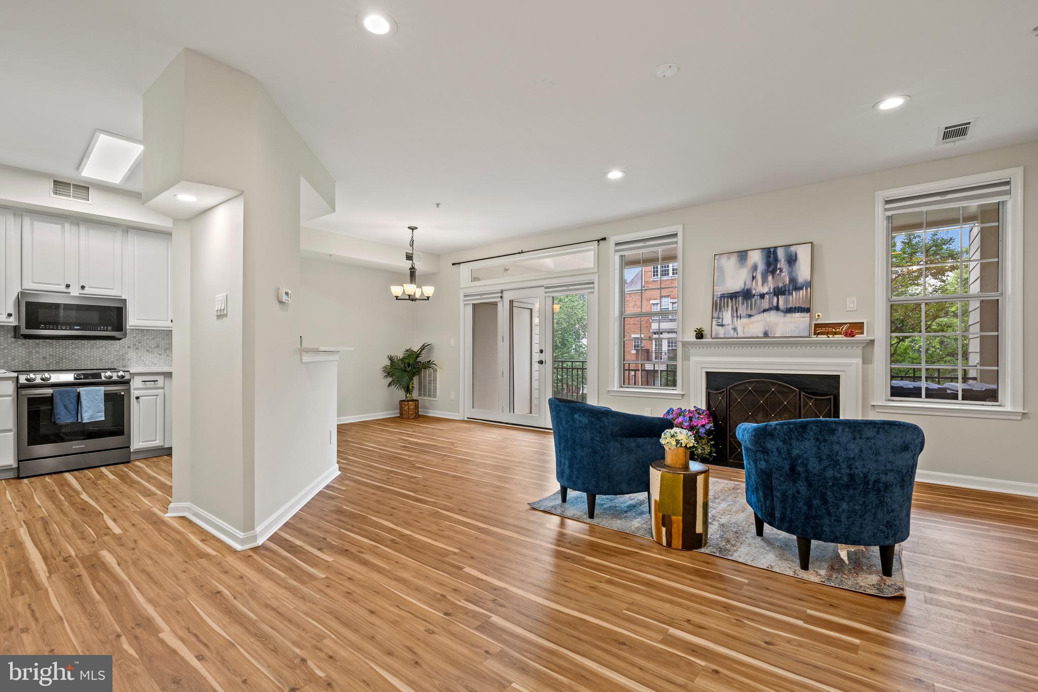 1304 GARDEN WALL CIRCLE B 105
