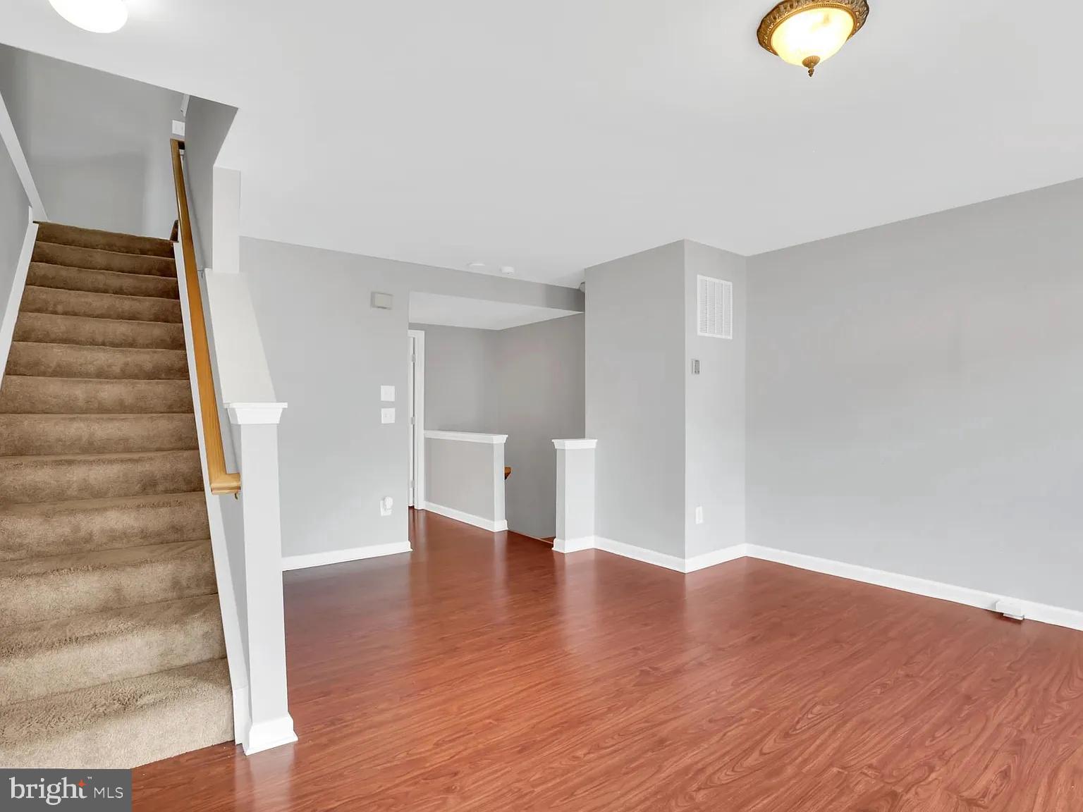 ASHBURN VILLAGE - Residential Lease