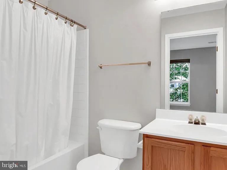 ASHBURN VILLAGE - Residential Lease