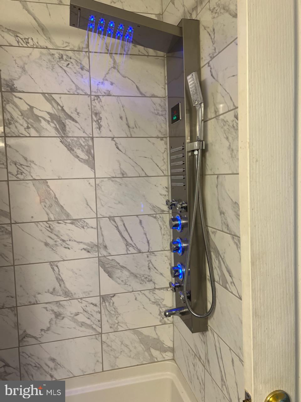 SOUTH HAMPTON - Residential