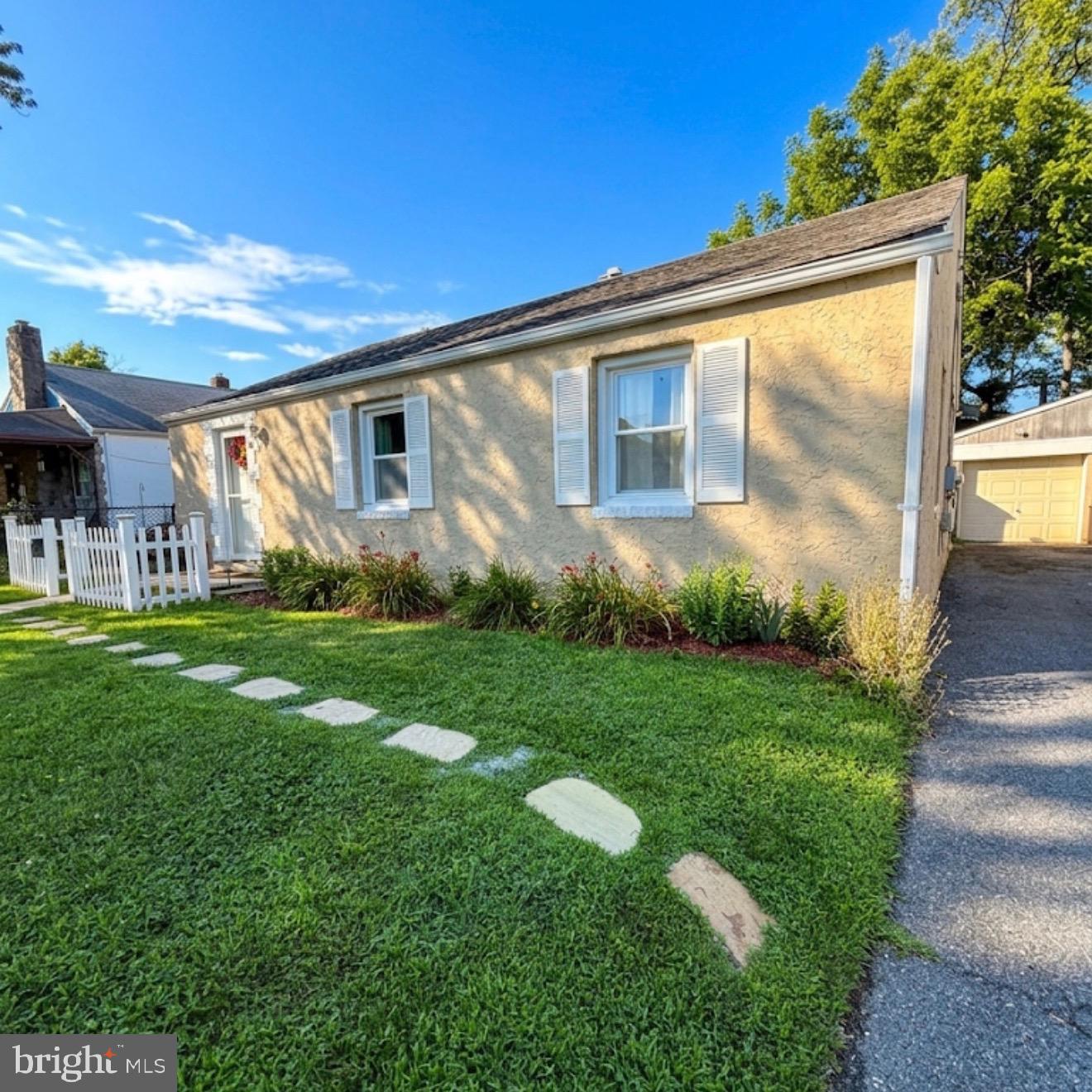 32 SCARLET AVENUE