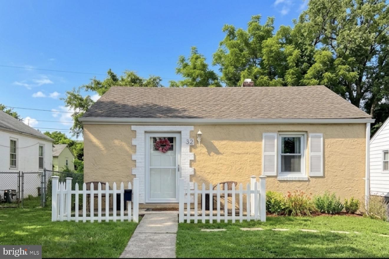32 SCARLET AVENUE