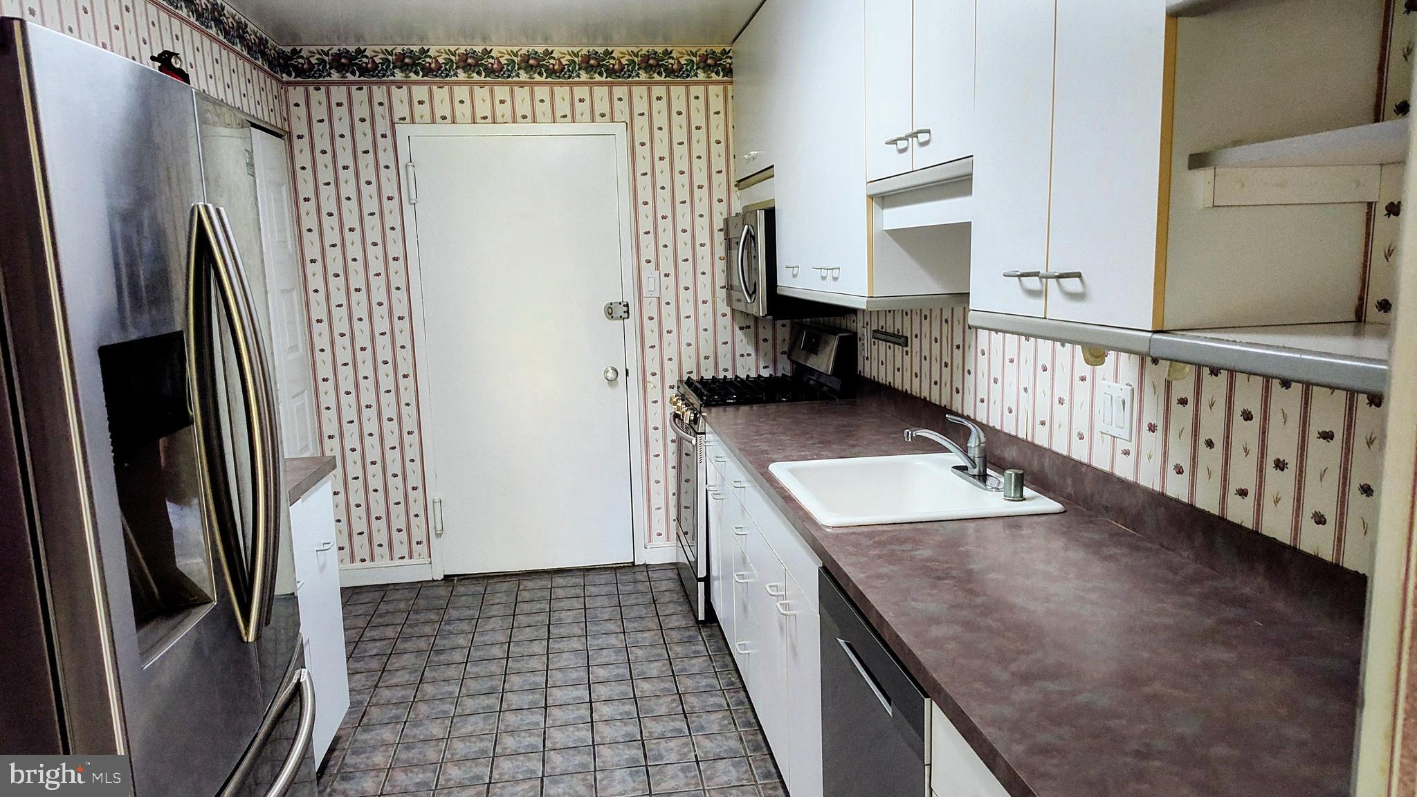 TOWERS IN WESTCHESTER - Residential Lease