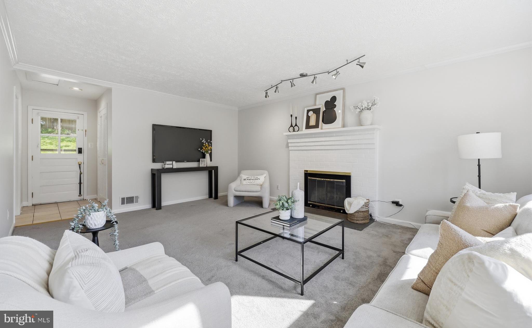 KENSINGTON HEIGHTS - Residential