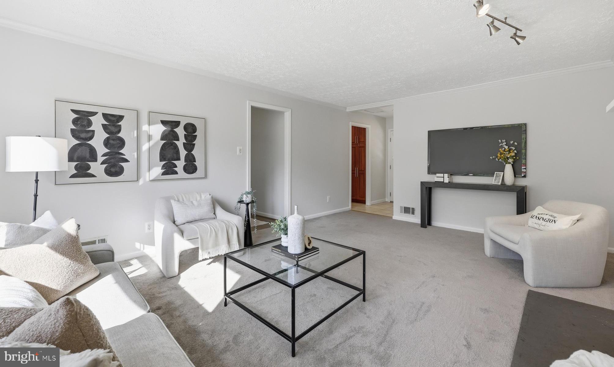 KENSINGTON HEIGHTS - Residential