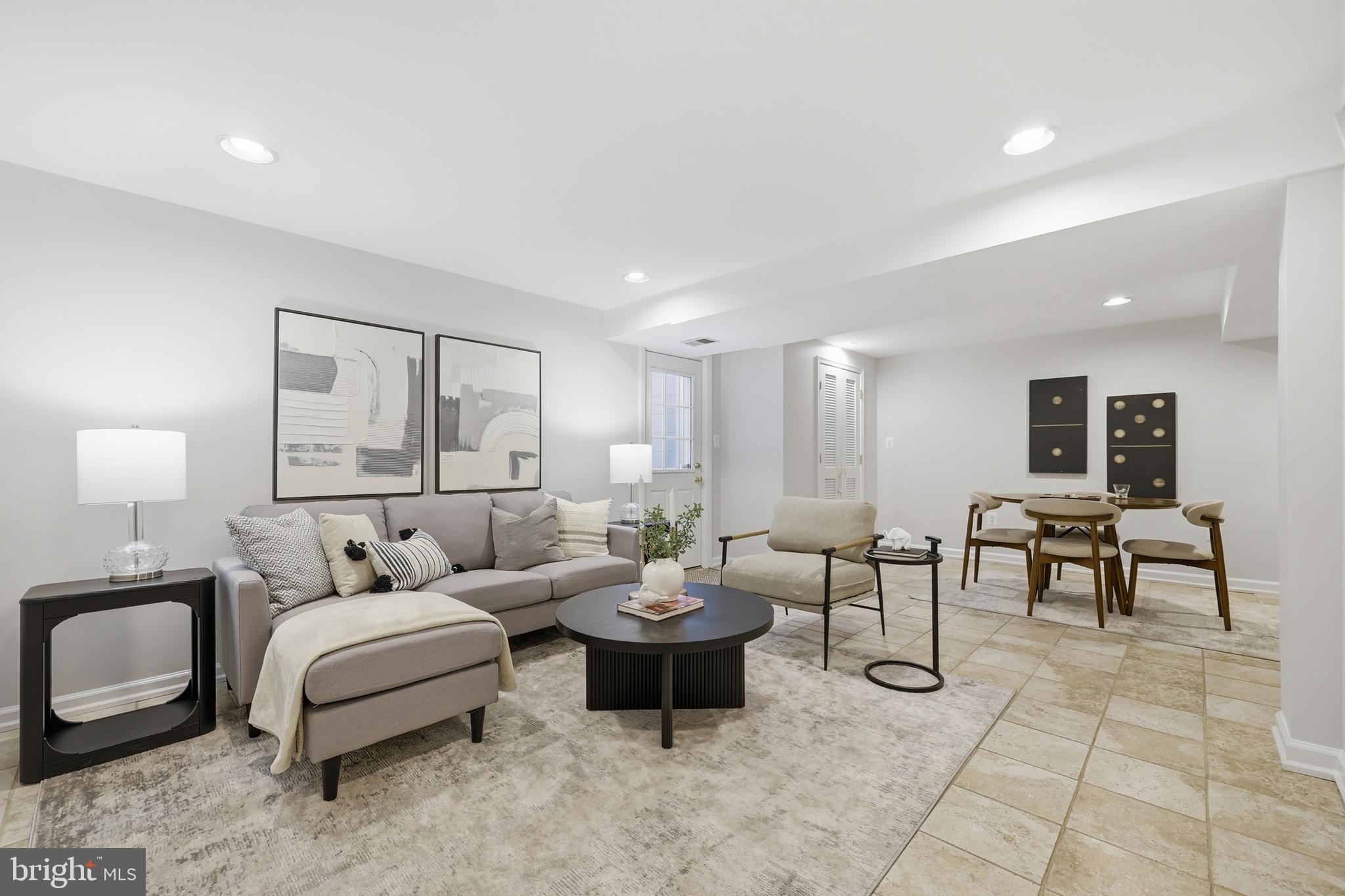 KENSINGTON HEIGHTS - Residential