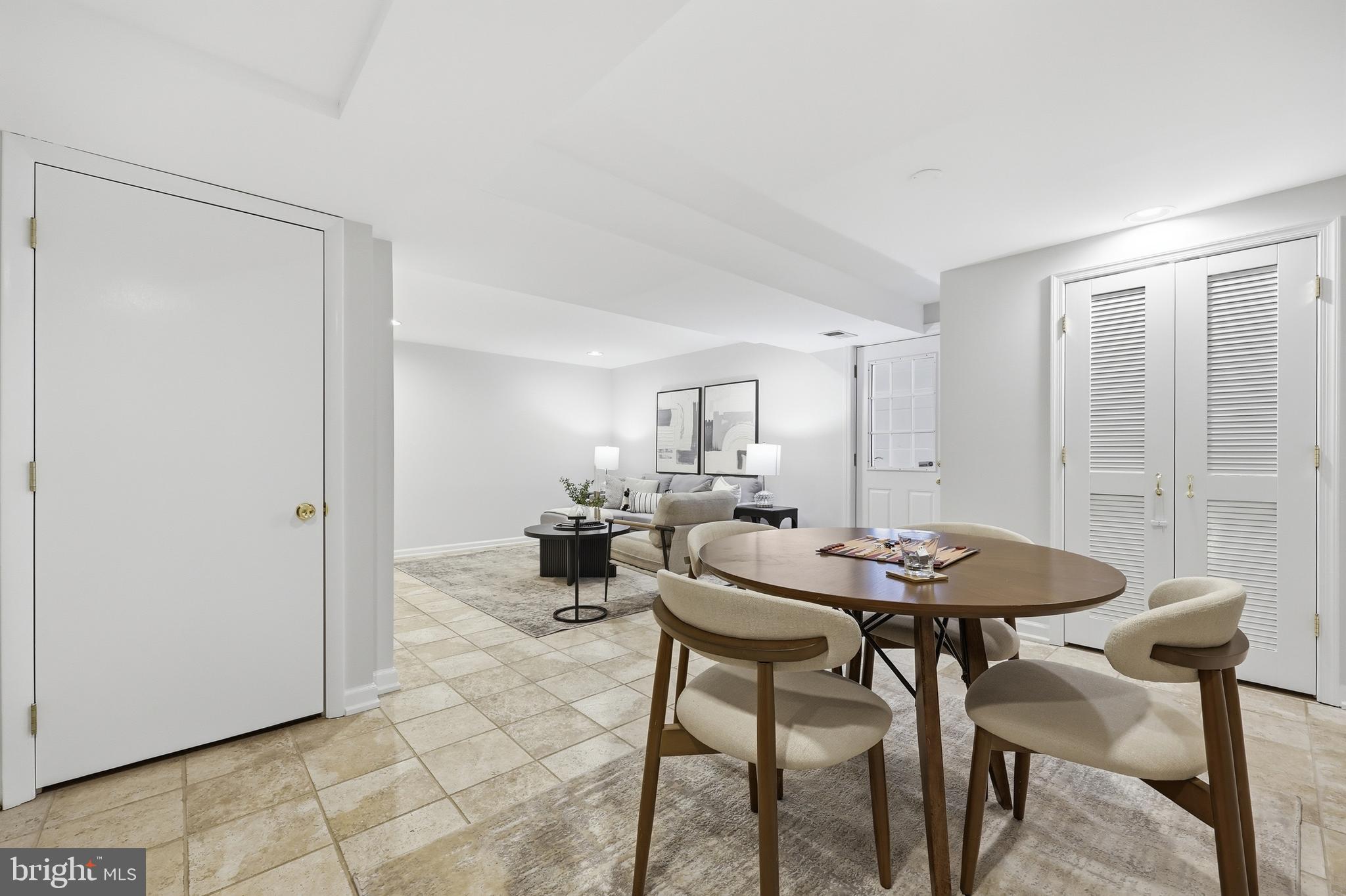 KENSINGTON HEIGHTS - Residential