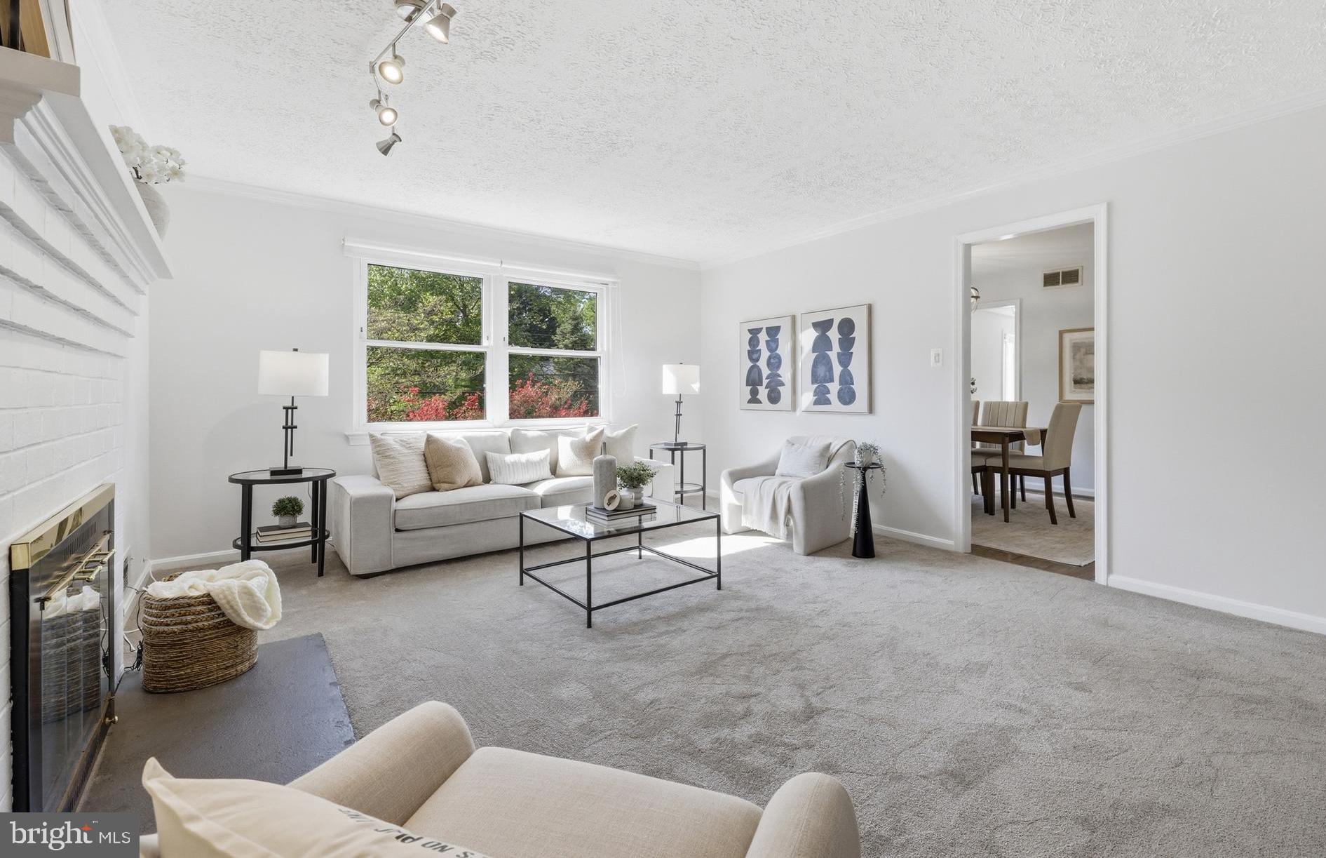 KENSINGTON HEIGHTS - Residential