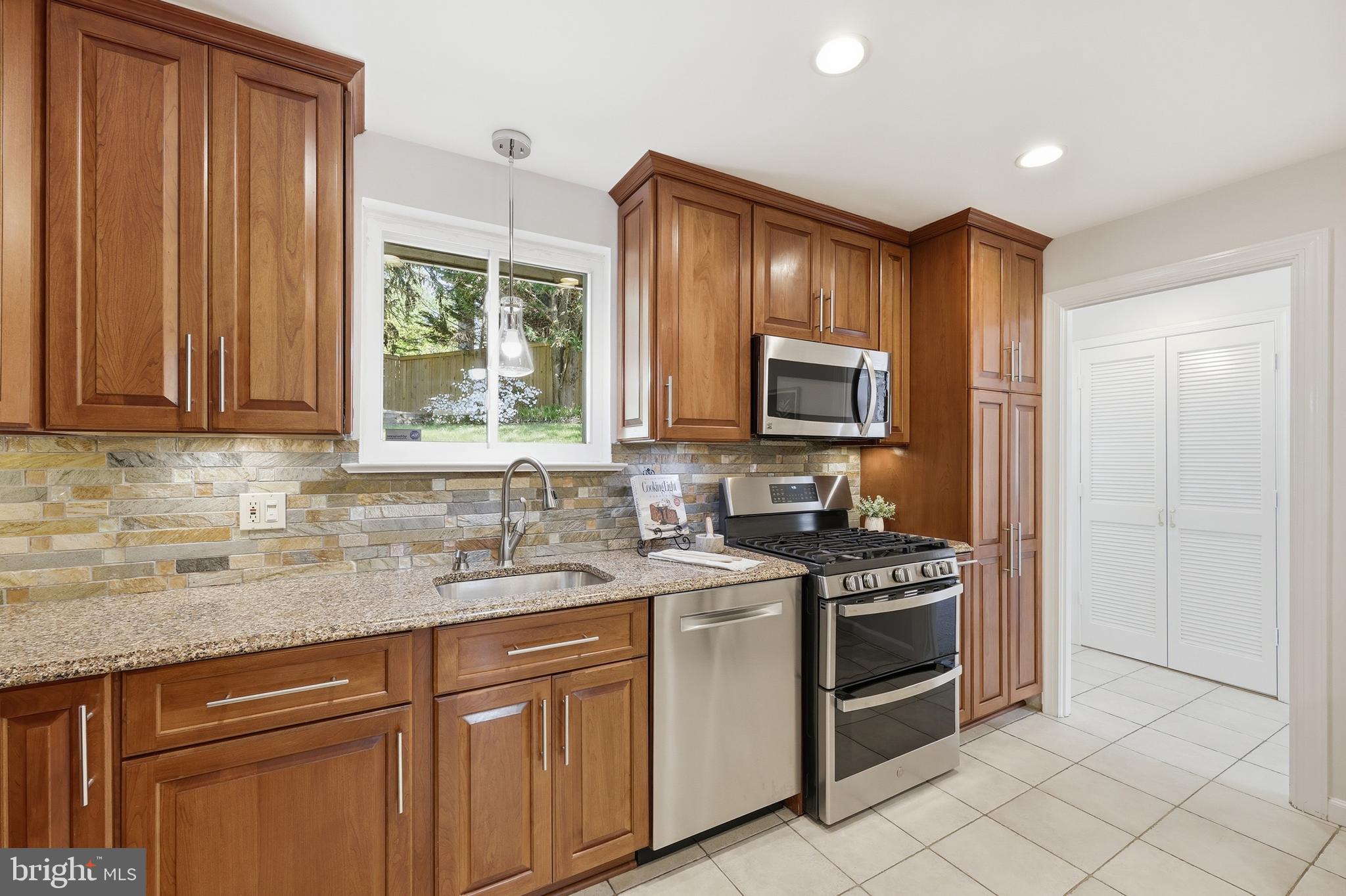 KENSINGTON HEIGHTS - Residential