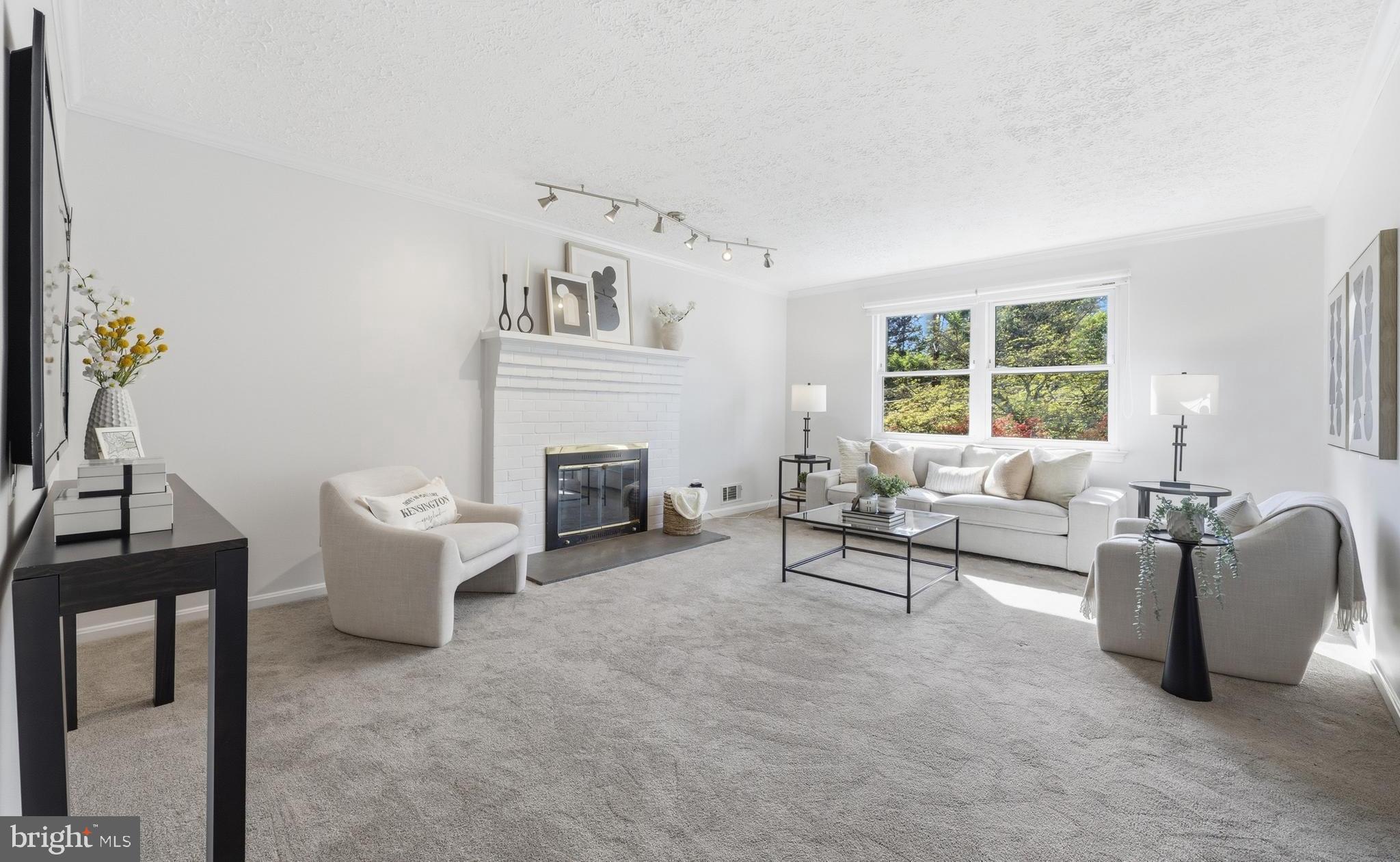 KENSINGTON HEIGHTS - Residential