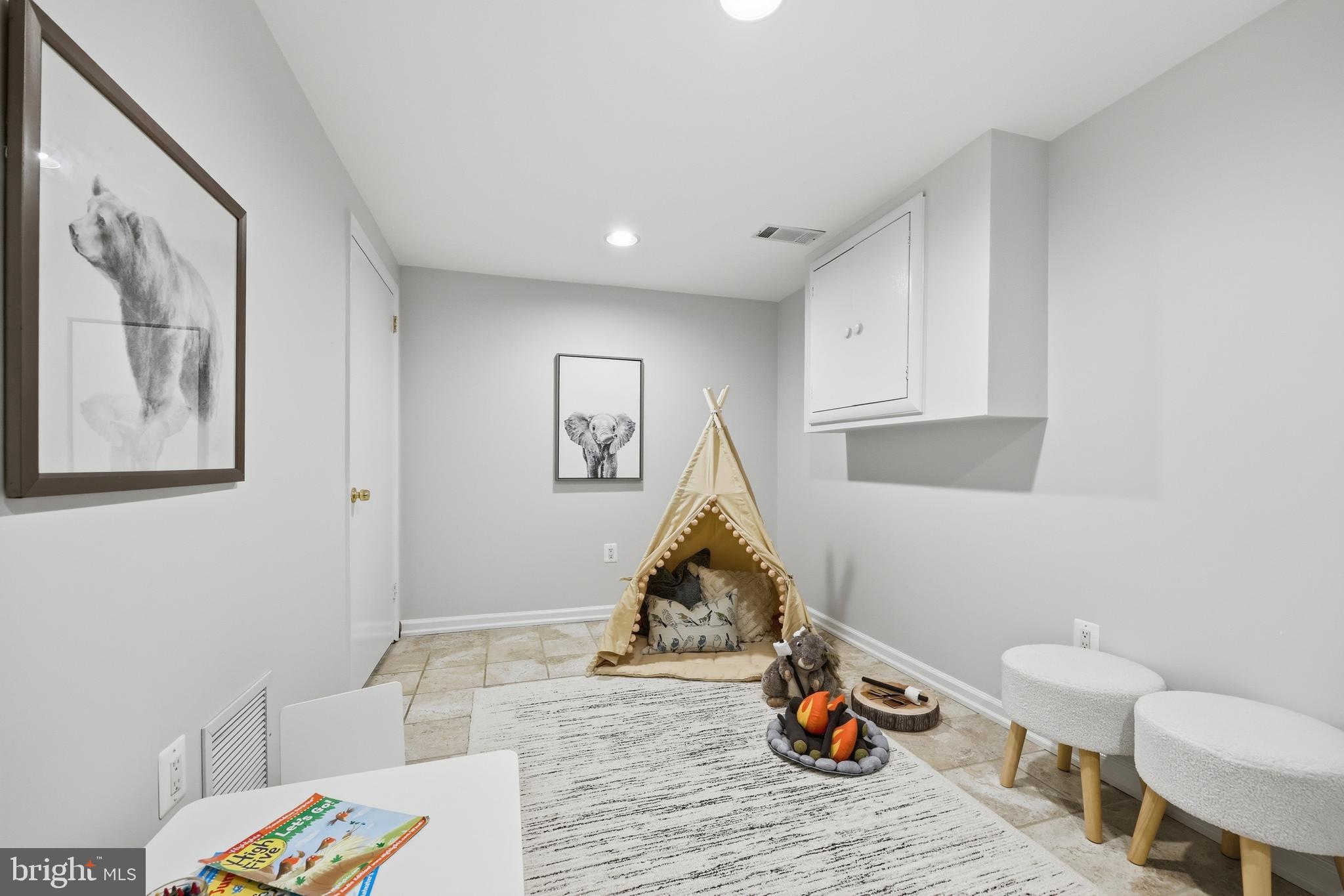 KENSINGTON HEIGHTS - Residential