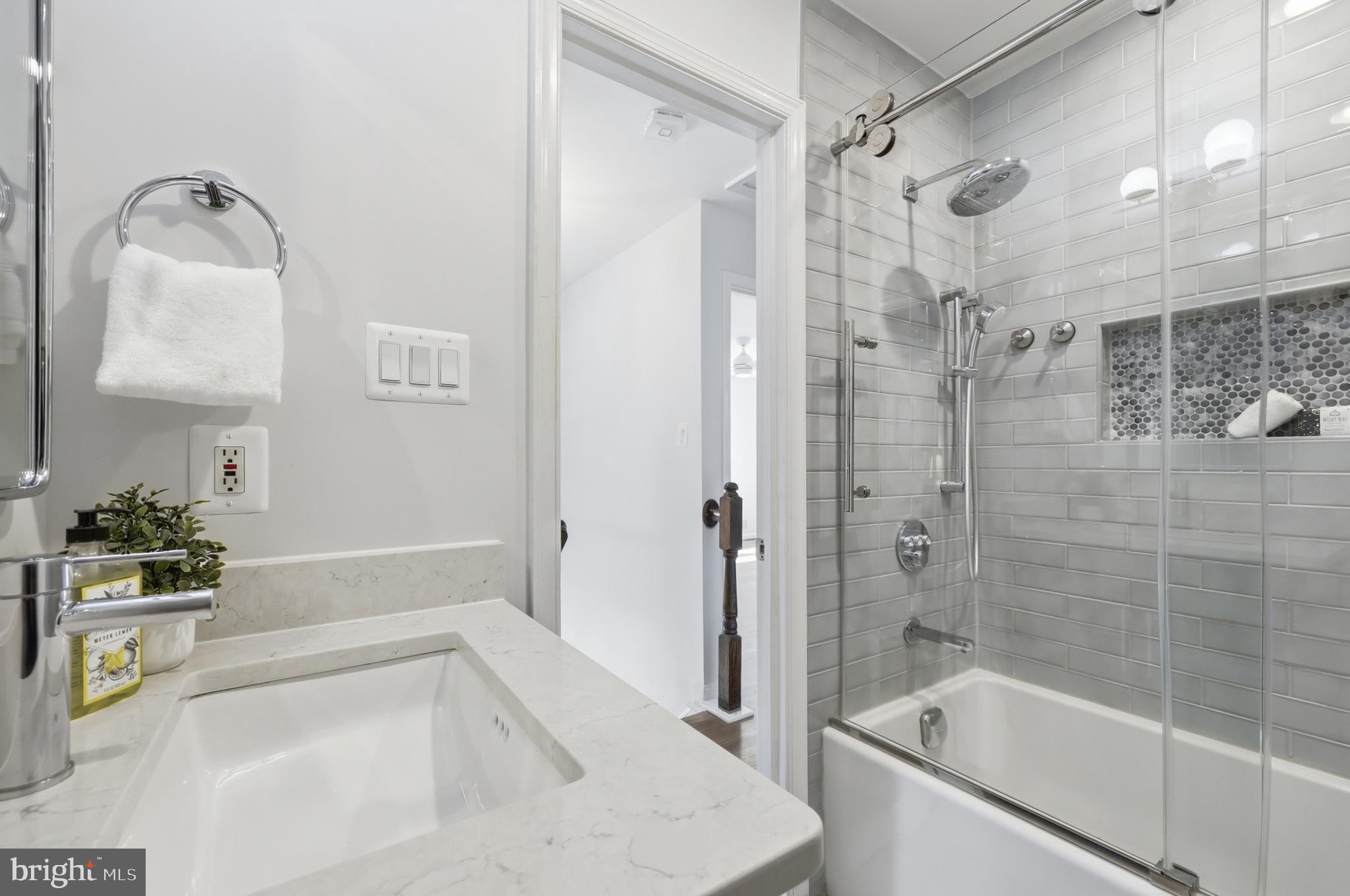 KENSINGTON HEIGHTS - Residential