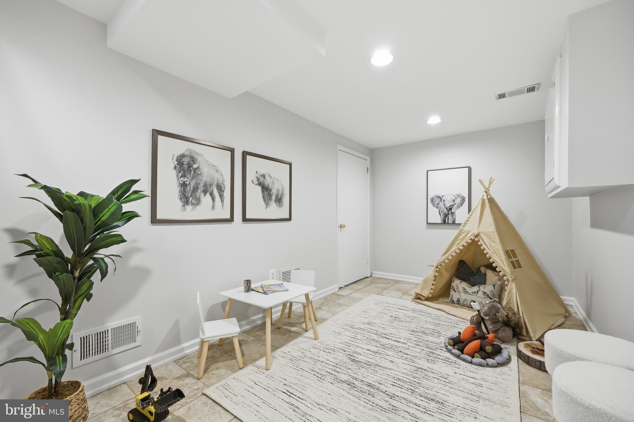 KENSINGTON HEIGHTS - Residential