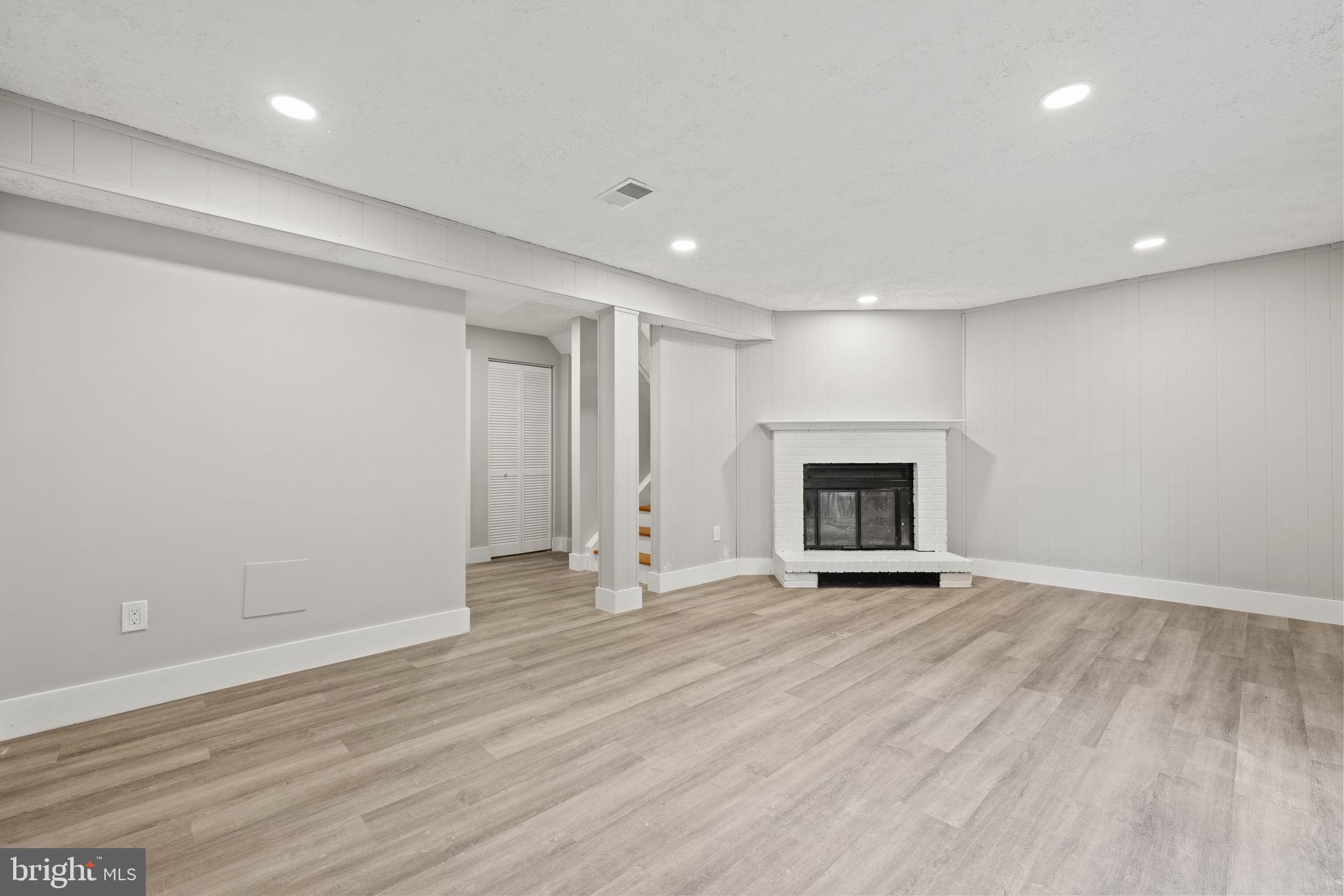 NEWINGTON FOREST - Residential