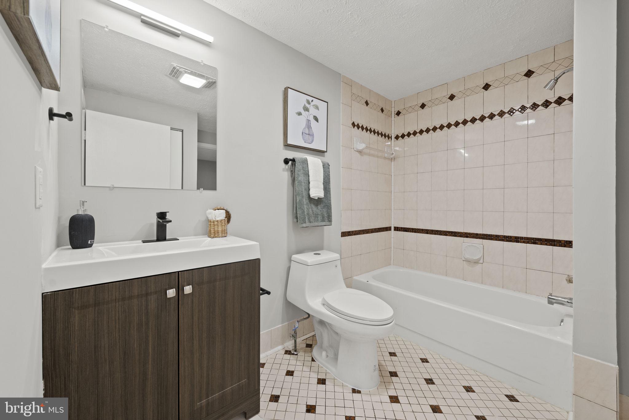 NEWINGTON FOREST - Residential