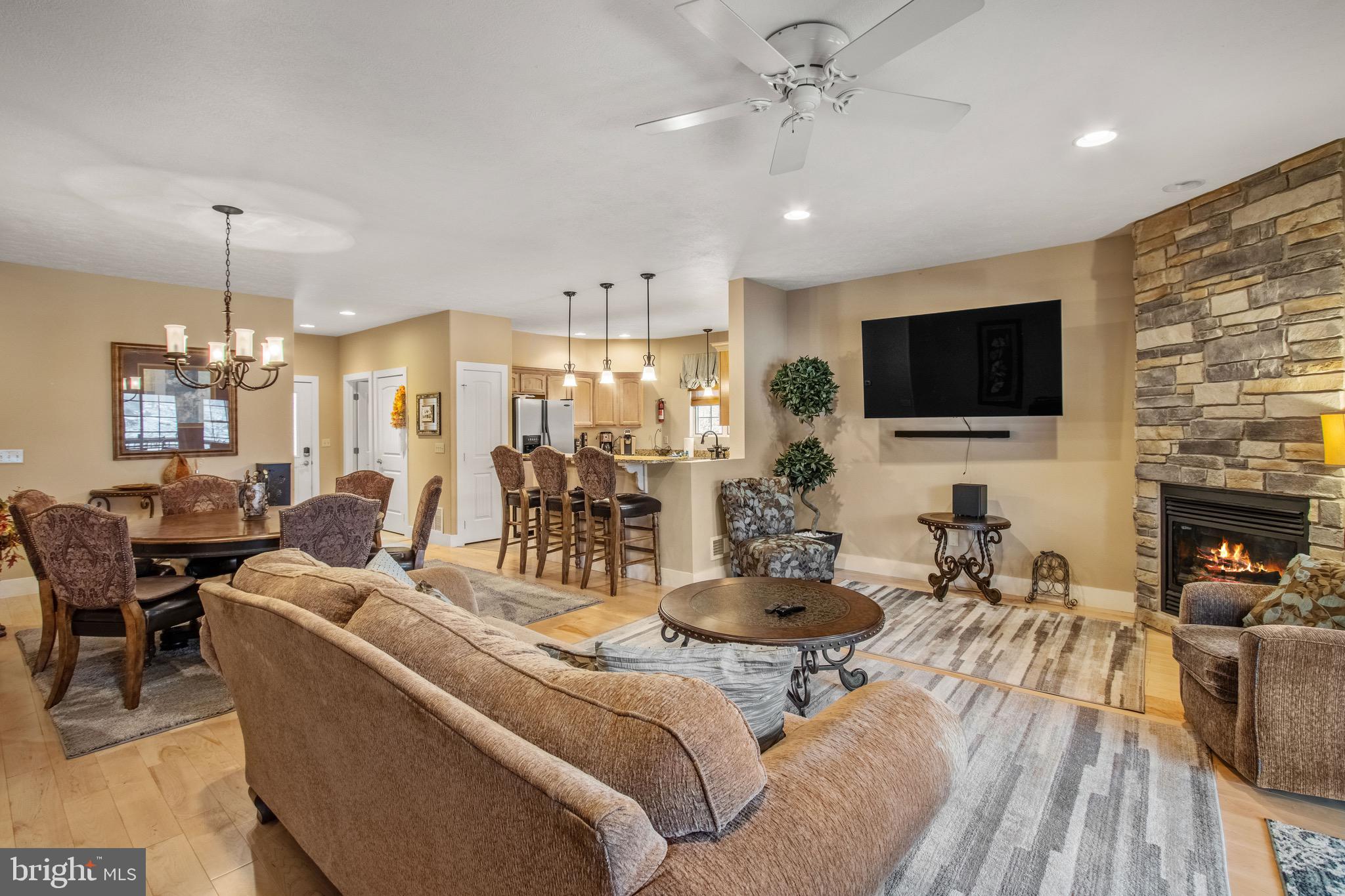 NORTHLAKE VILLAGE TOWNHOMES - Residential Lease