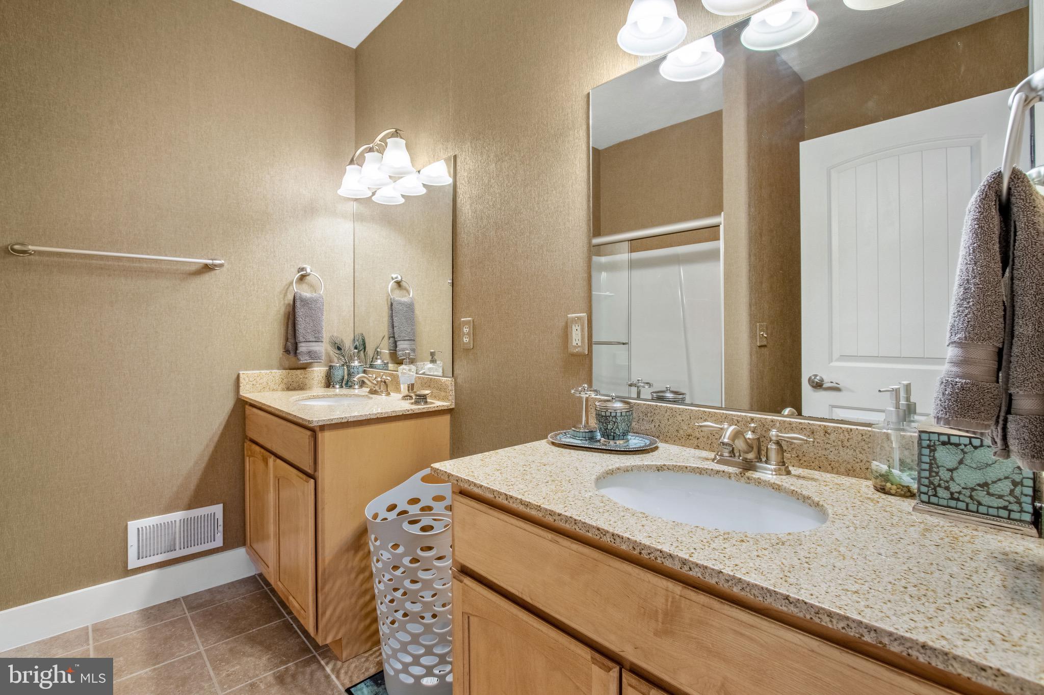 NORTHLAKE VILLAGE TOWNHOMES - Residential Lease