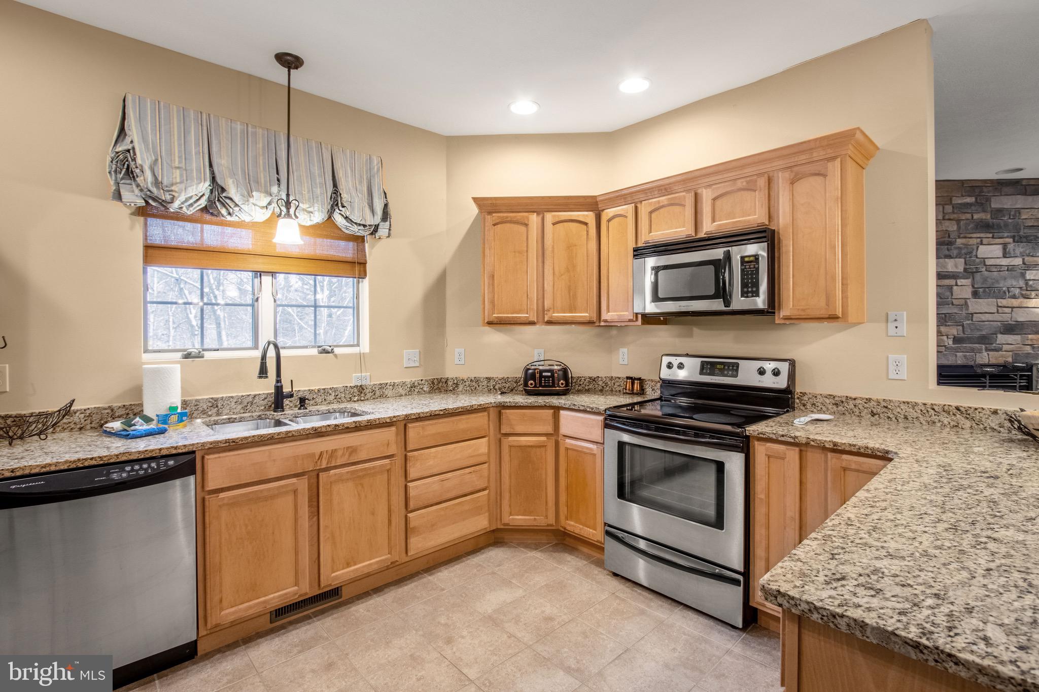 NORTHLAKE VILLAGE TOWNHOMES - Residential Lease