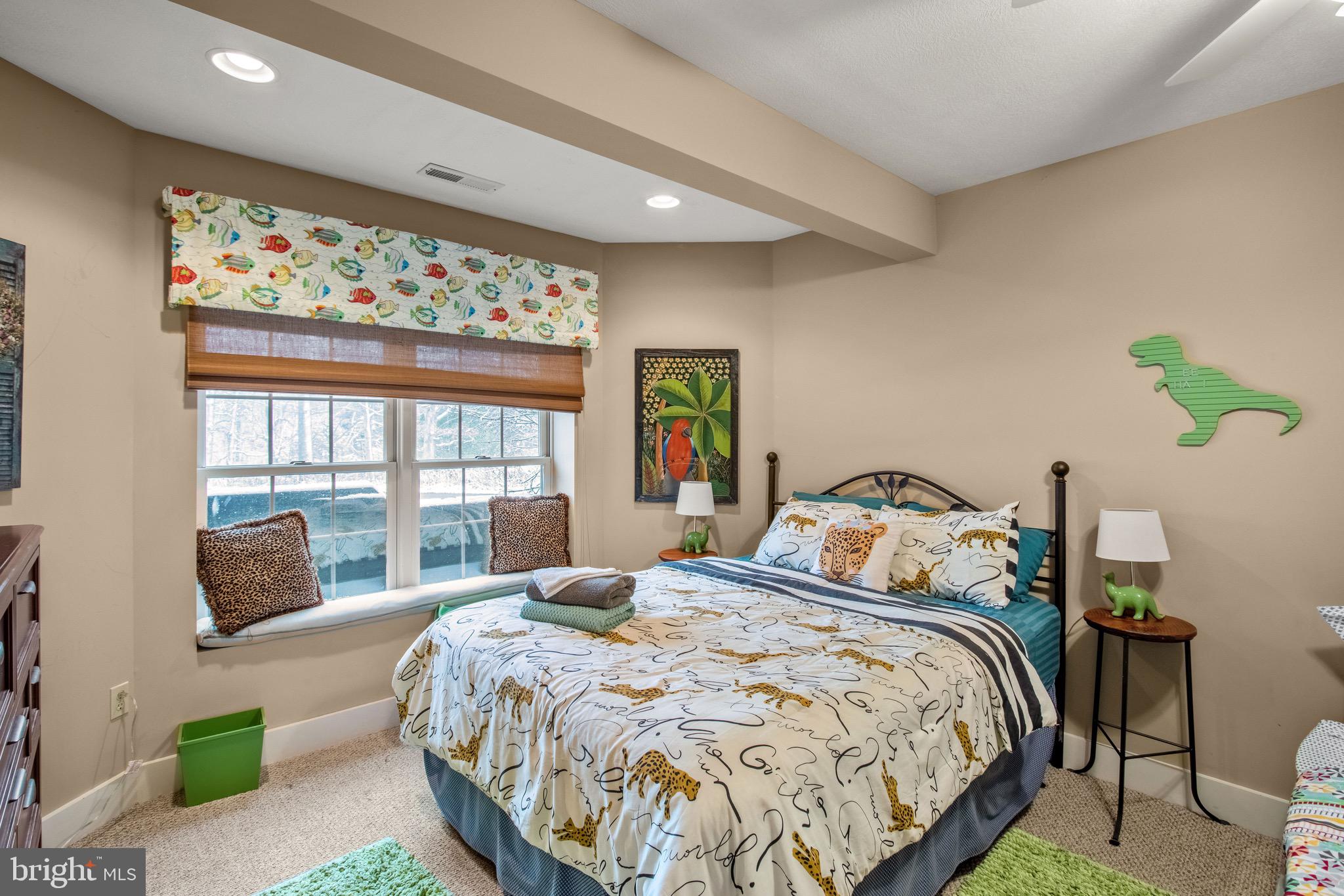 NORTHLAKE VILLAGE TOWNHOMES - Residential Lease